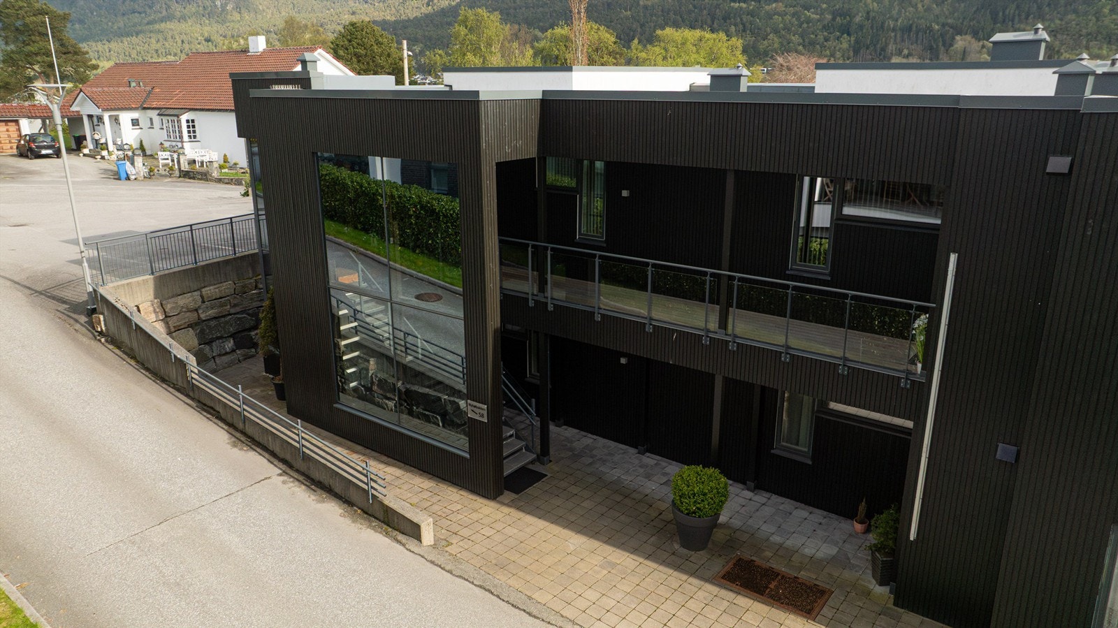 Fasade og inngangsparti mot nord Galleribilde