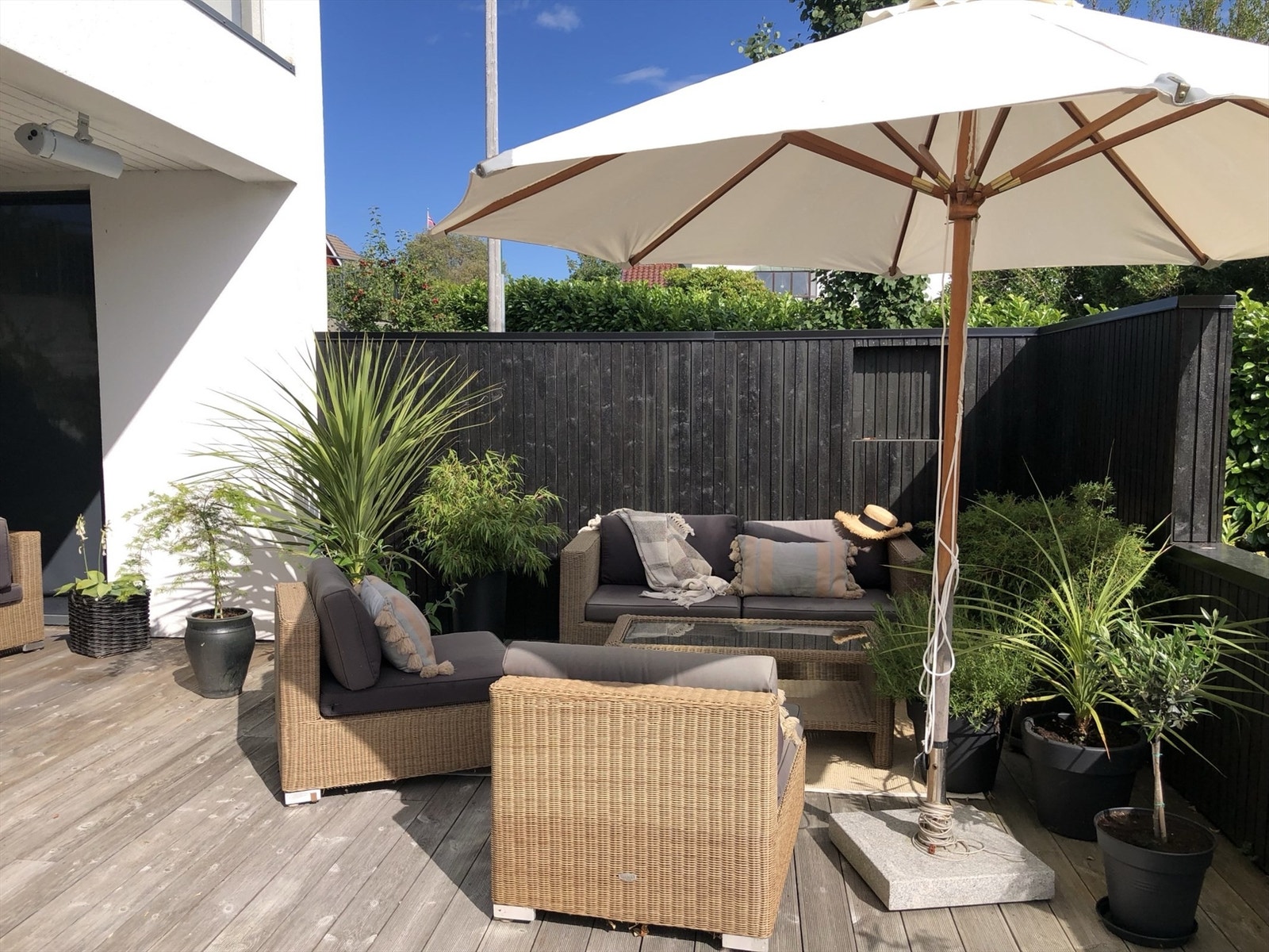 Bilder fra uteplassen - tatt av selger Galleribilde