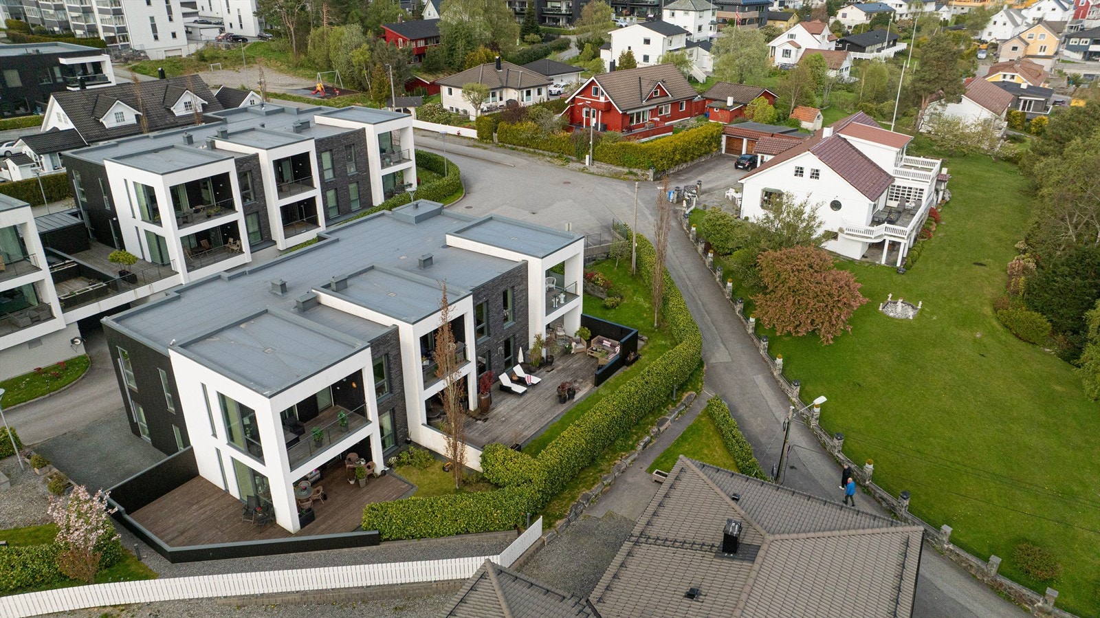 Dronebilde av sameiet sett fra sydvest Galleribilde