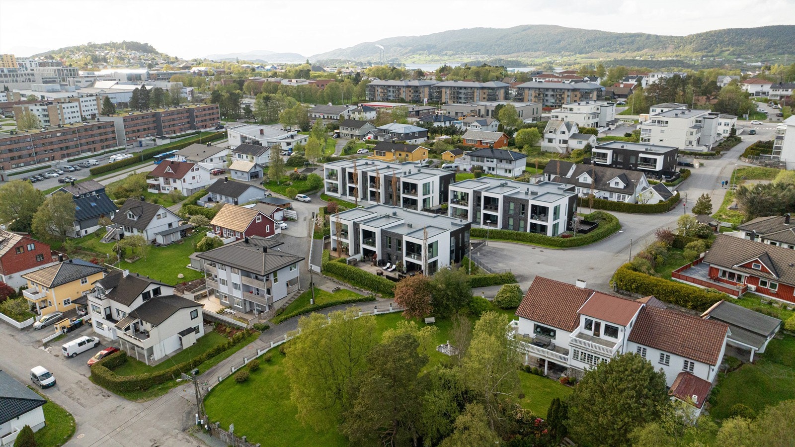 Dronebilde av nærområdet tatt fra sydøst Galleribilde