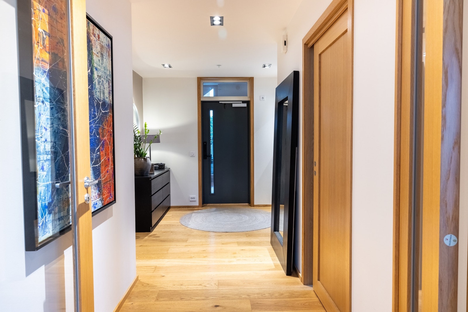 Entre/hall mot inngangsparti Galleribilde