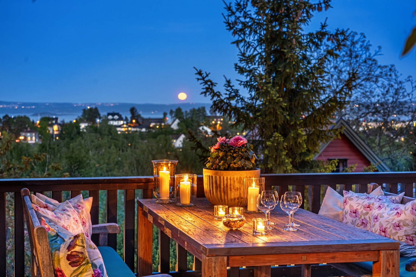 Fra hele boligen og alle uteplasser er det fantastisk utsikt. Galleribilde