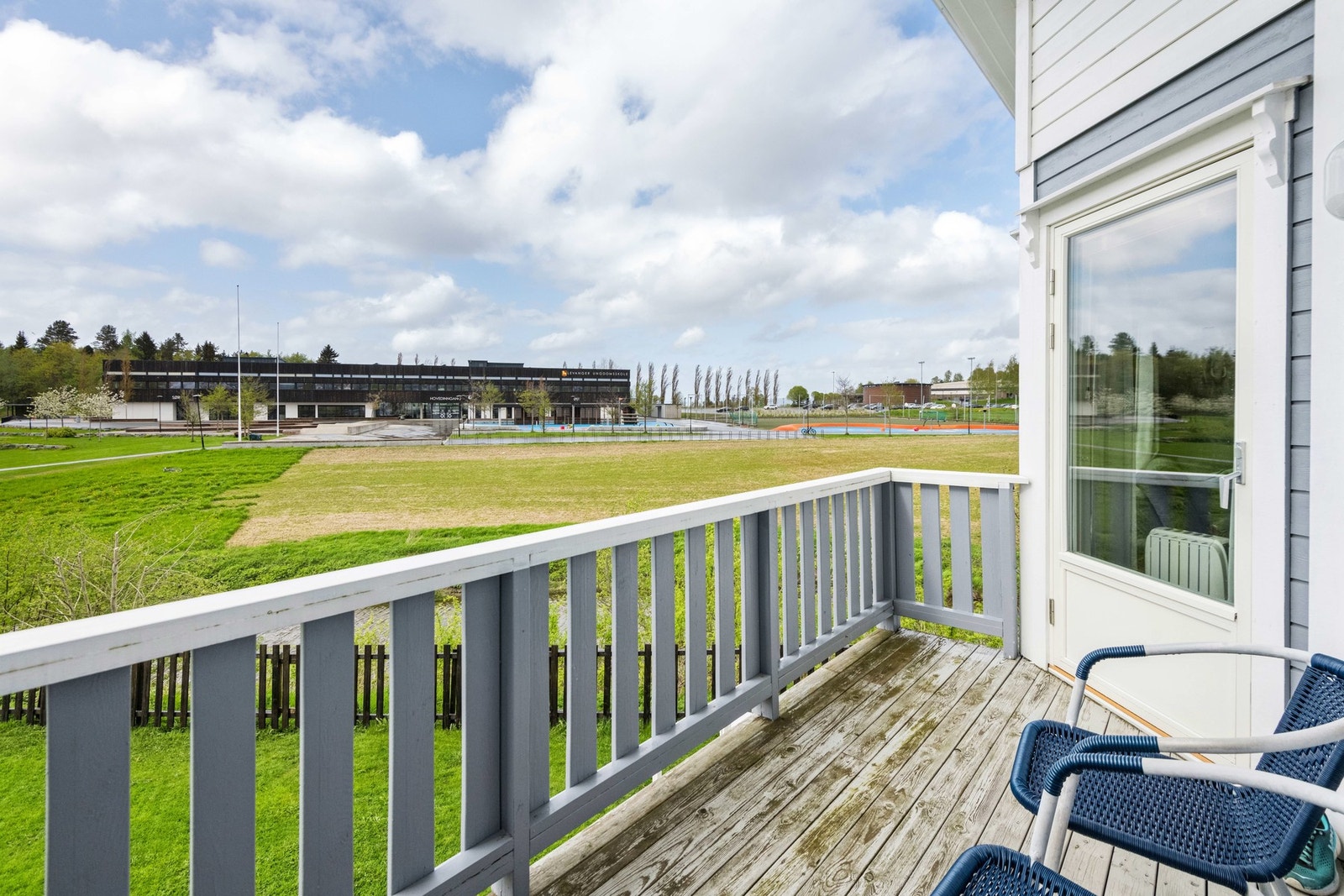 Leiligheten ligger nord/vestvendt, så her har man ettermiddag/kveldssol. Galleribilde