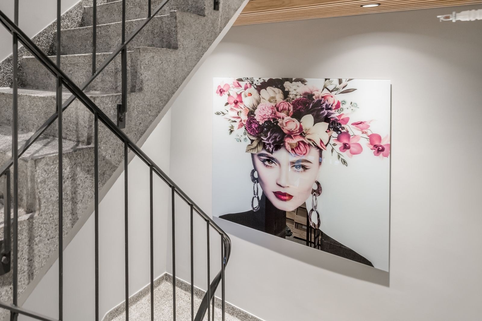 Flotte fellesareal med kule detaljer og bilder Galleribilde