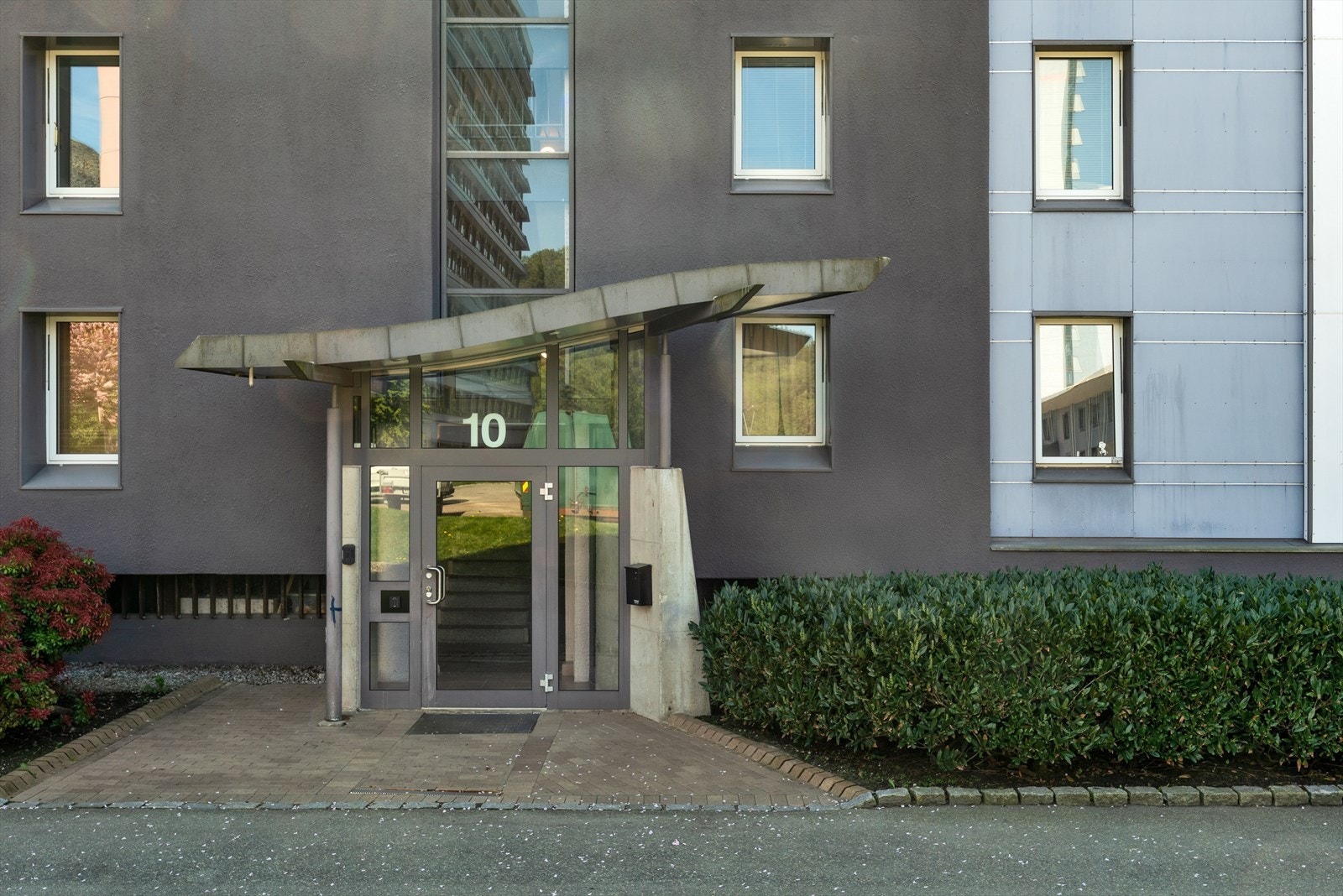 - Her bor man sentralt til med kort vei til "alt" man trenger i hverdagen - Galleribilde