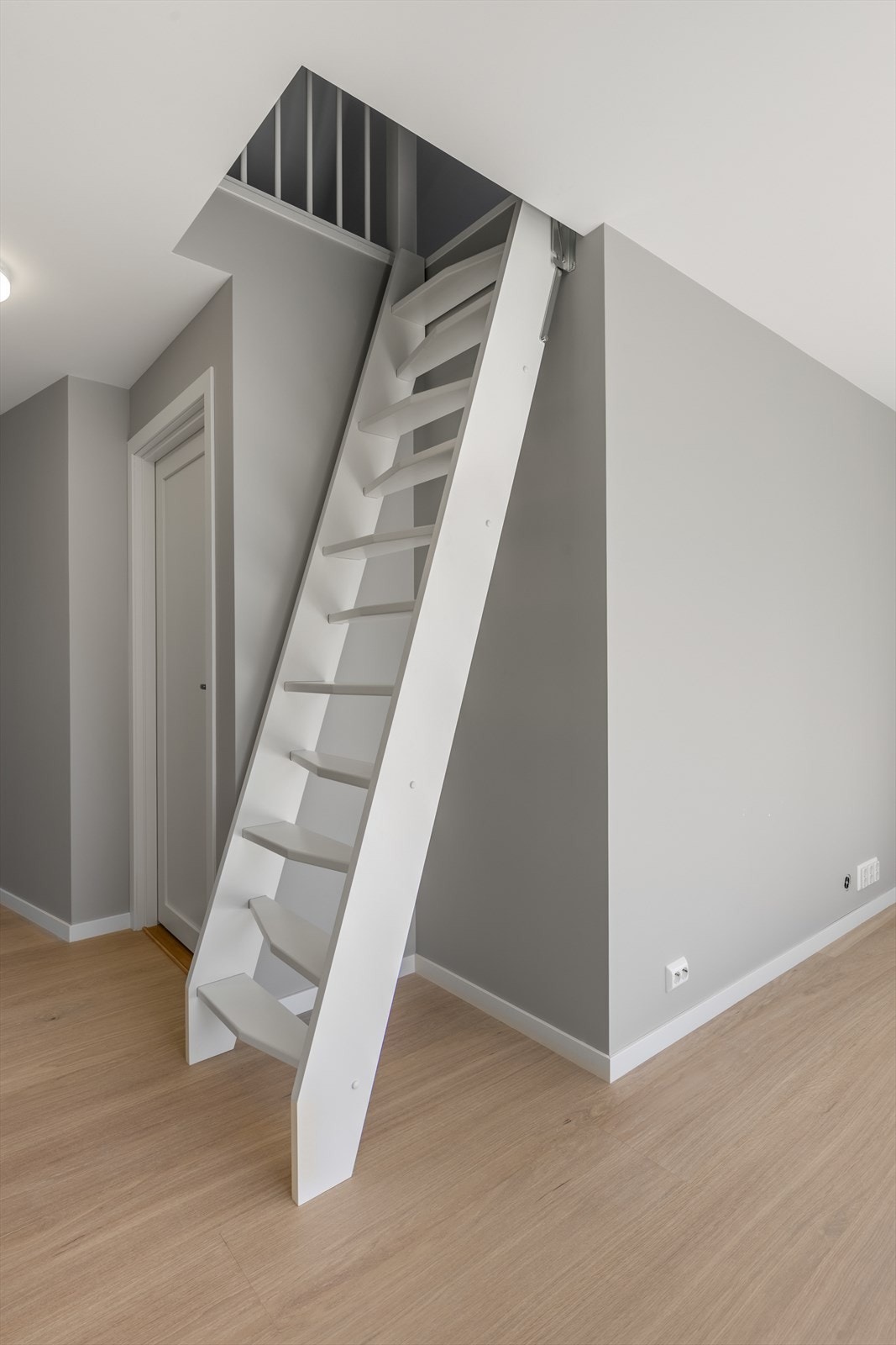 Uttrekkbar trapp til hems Galleribilde