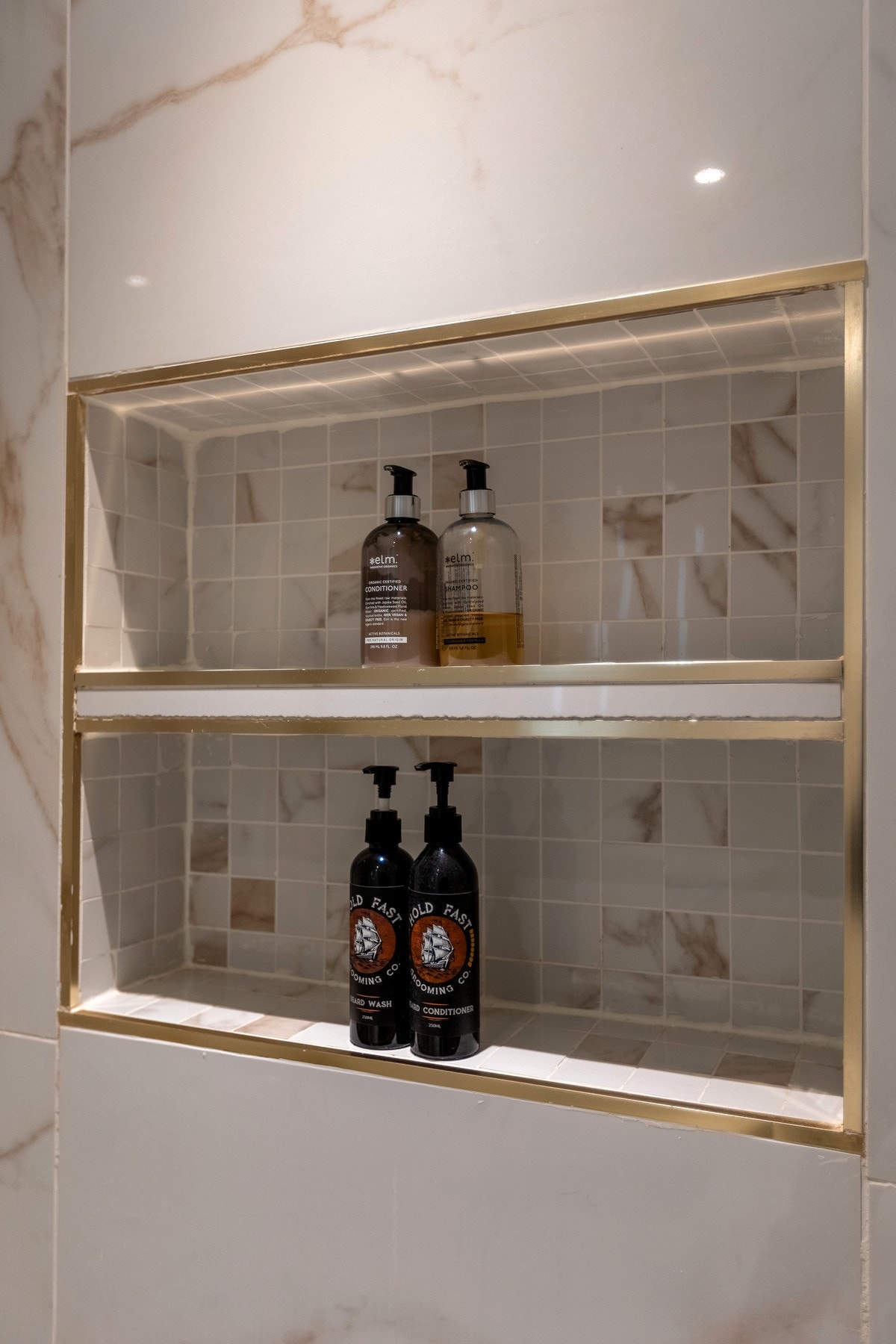 Stilig og praktisk nisje i veggen. Galleribilde