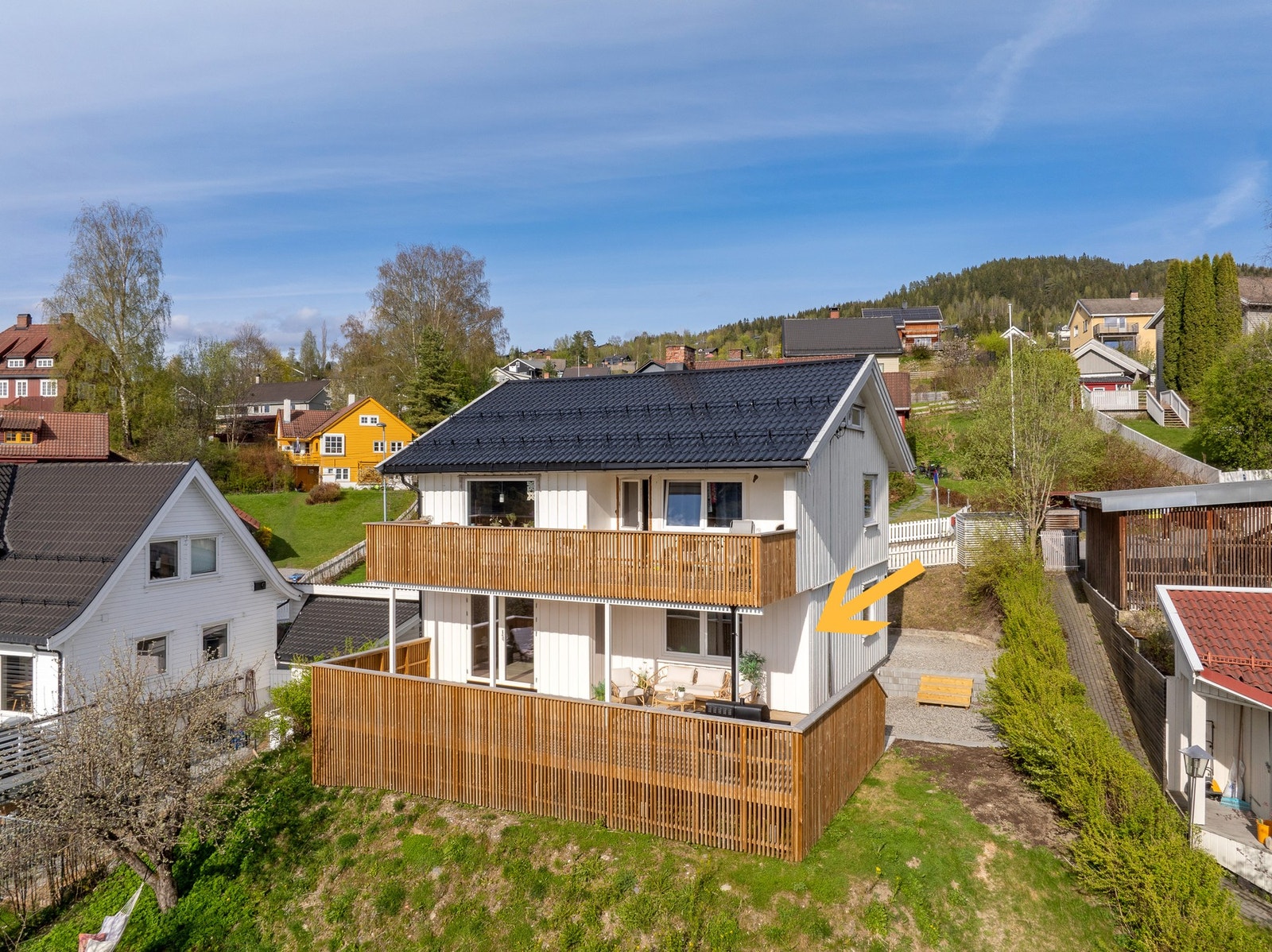 Velkommen til Holtevegen 5B - eierseksjon i 1. etasje med kjelleretasje. Galleribilde