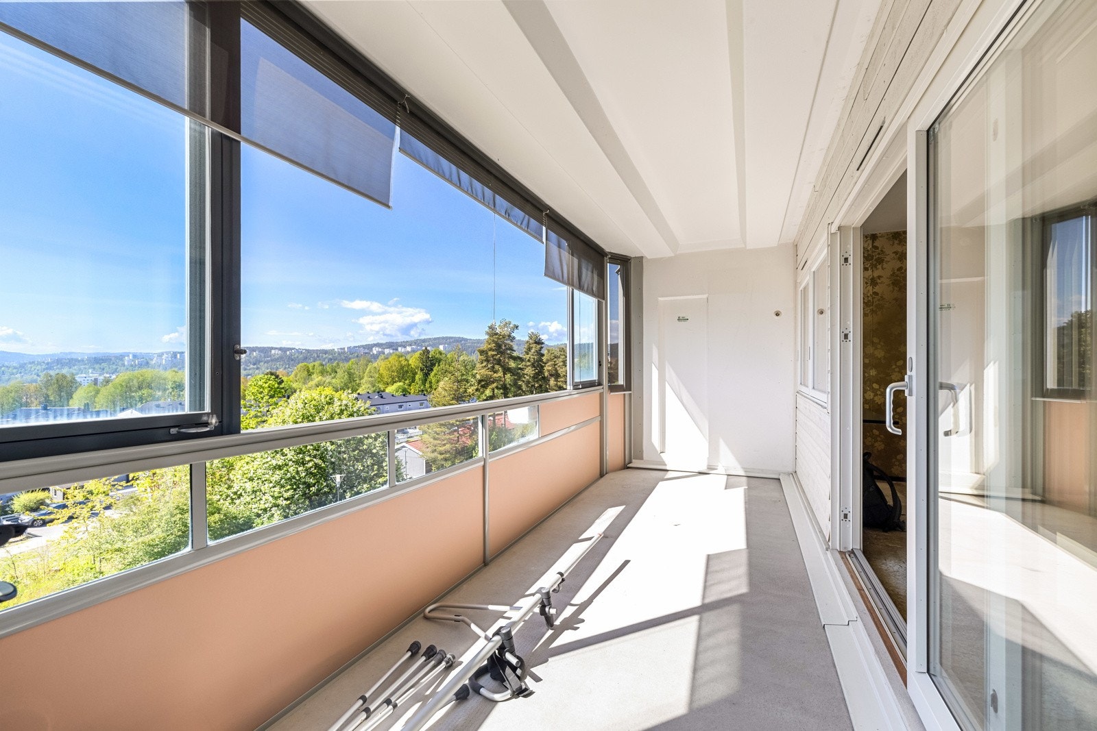Innglasset balkong på 12 kvm. Galleribilde