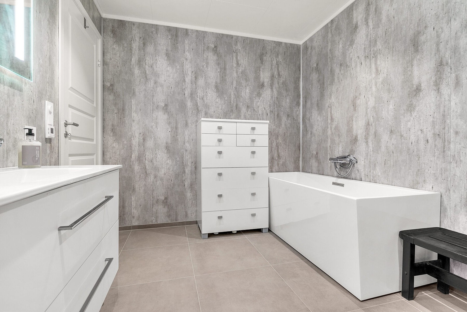 Fliser og varme i gulv. Galleribilde