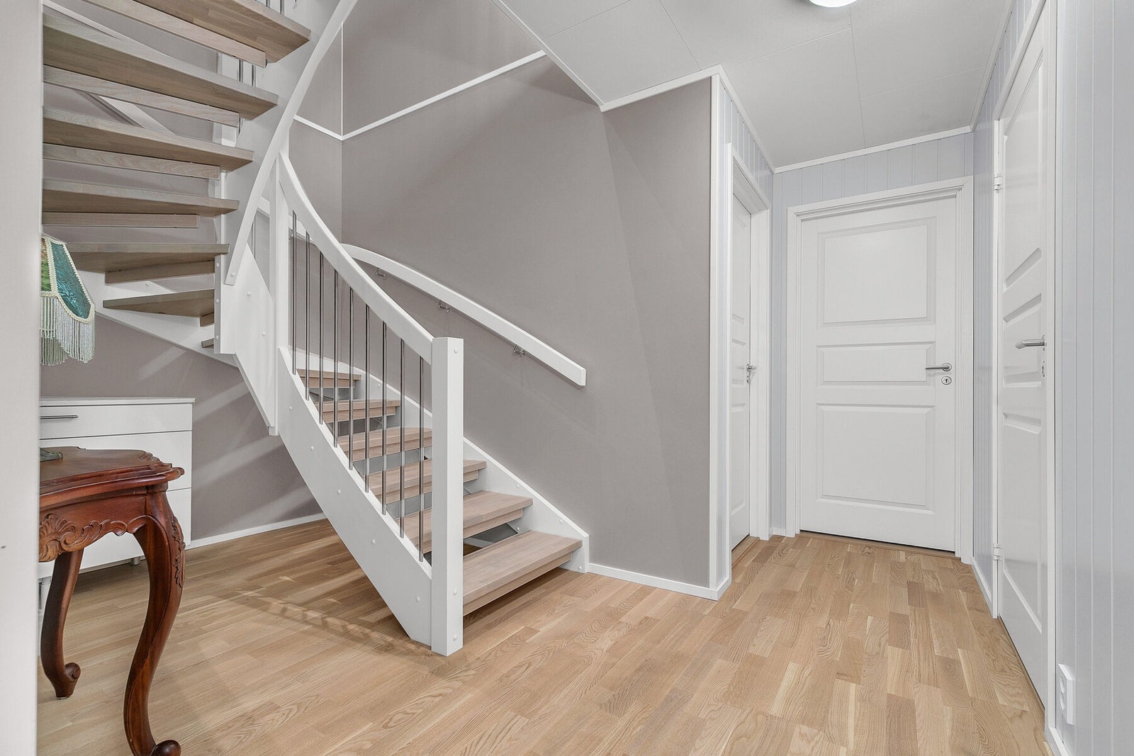 Gang - underetasje Galleribilde