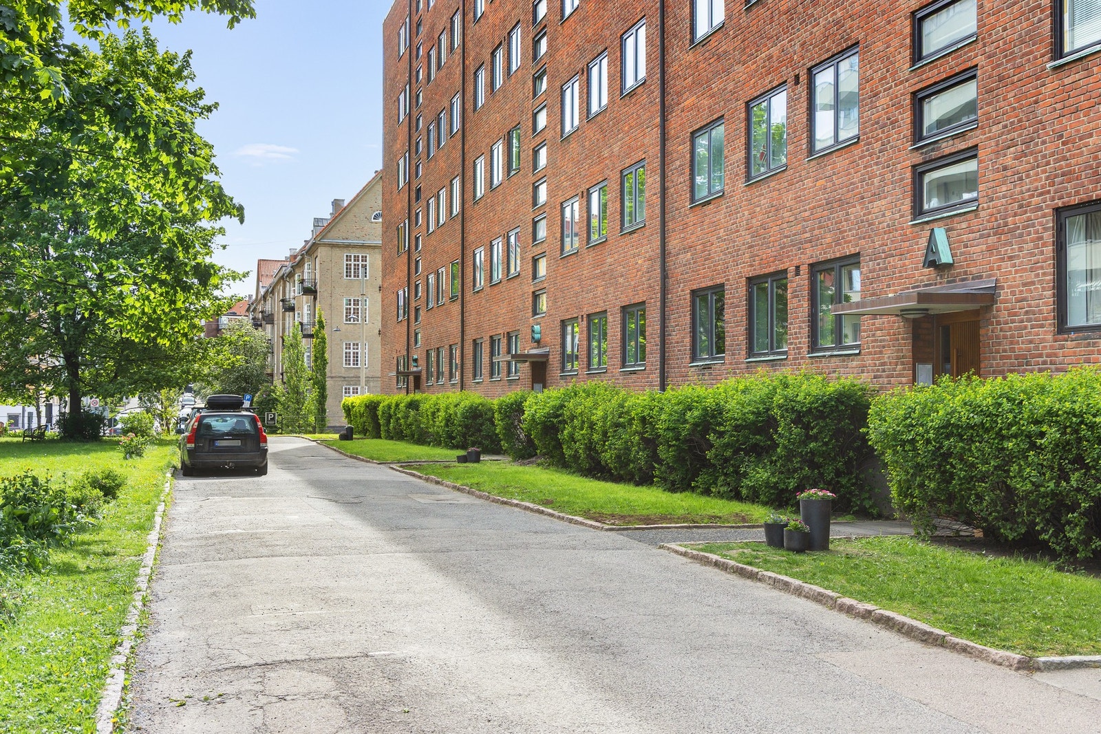 Sameiet har parkeringsplasser som tildeles etter ansiennitet. Galleribilde