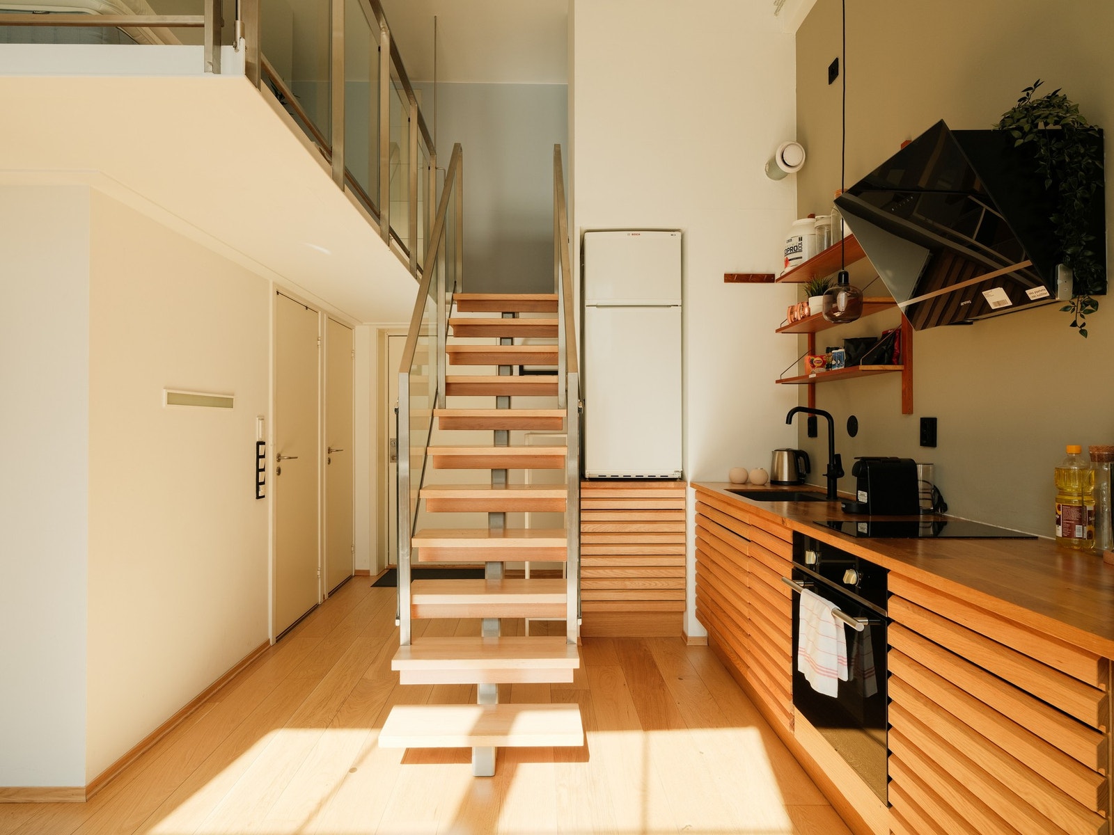 Leiligheten byr på flere gode kvaliteter med unik planløsning og generøs himling opptil 4m. Galleribilde