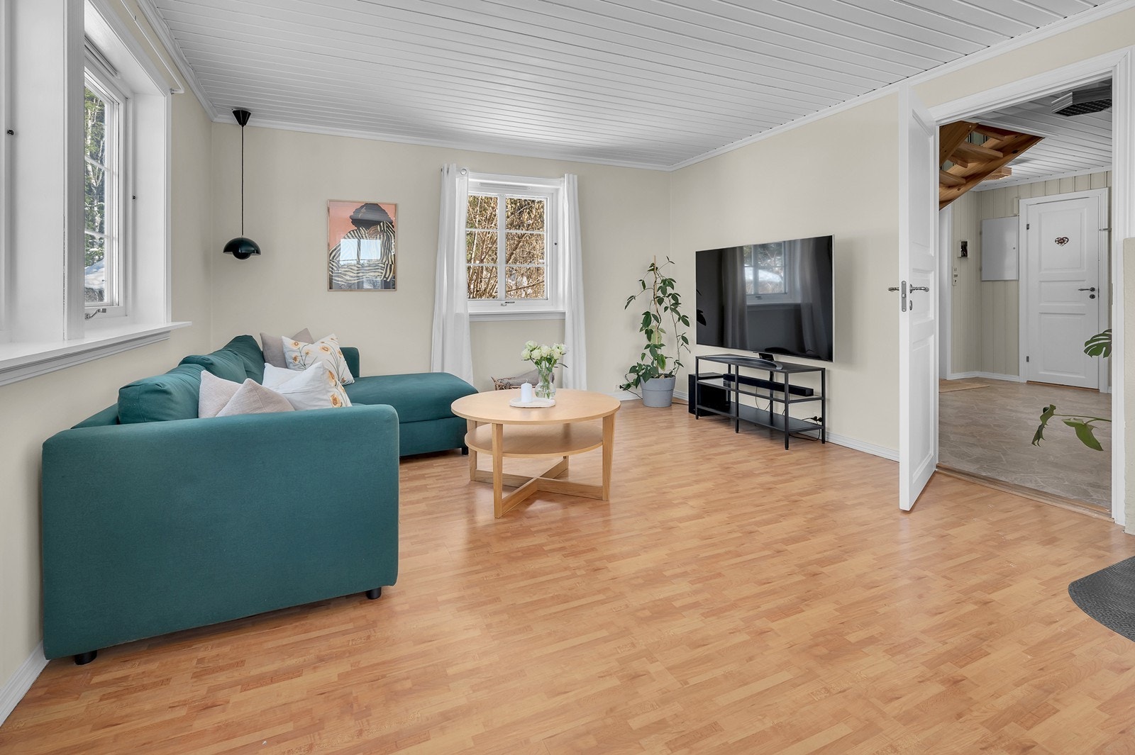Fin og naturlig plass for tv-tittingen. Galleribilde