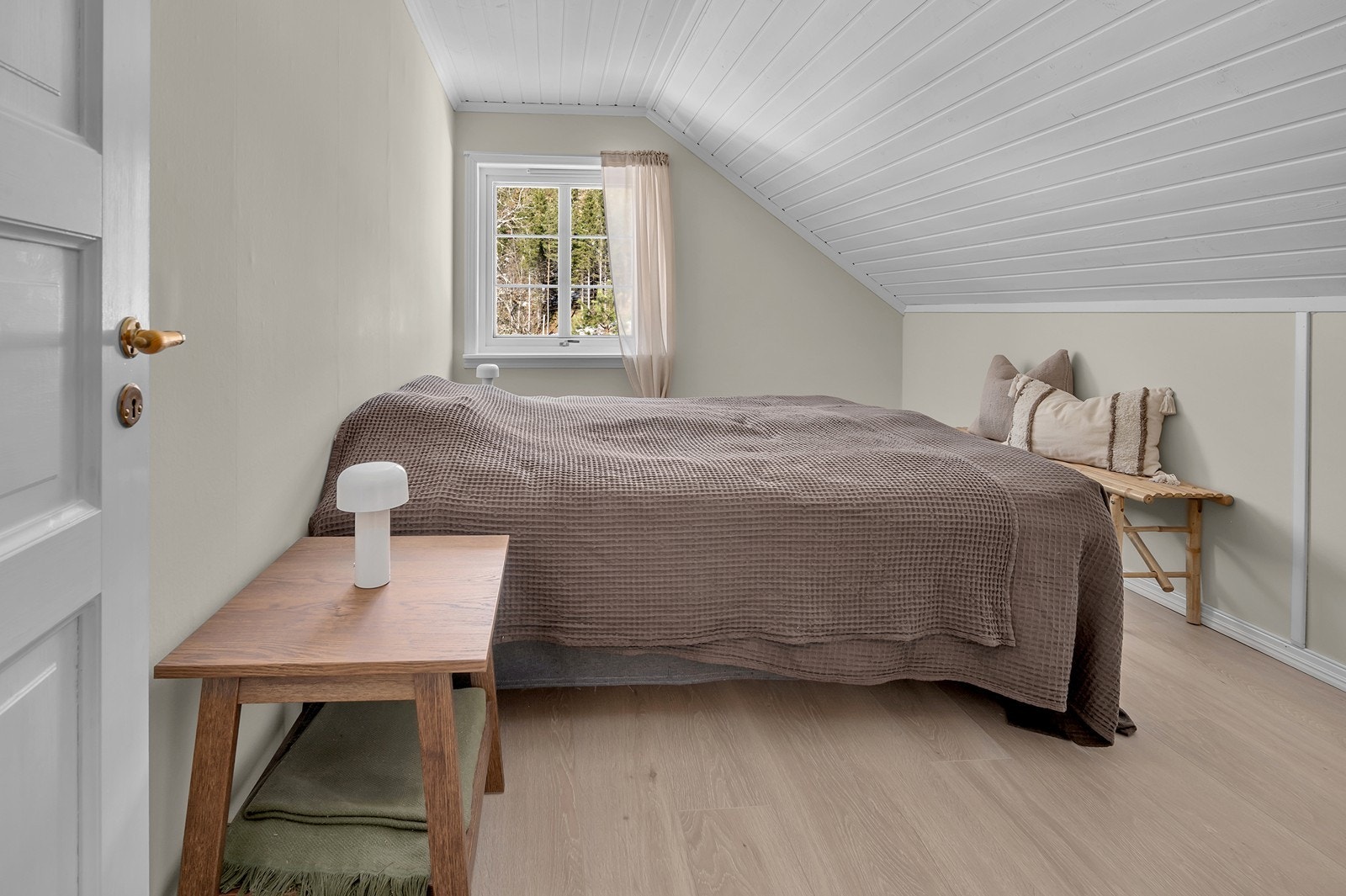 Fint soverom med plass til dobbeltseng. Galleribilde