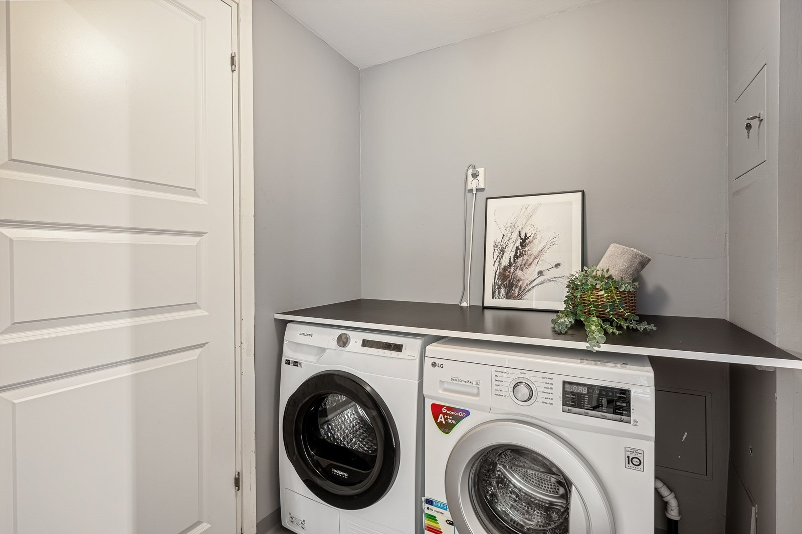 - Med plass til vaskemaskin, tørketrommel og vask, tilbyr dette vaskerommet alt du trenger for å holde husstanden i orden - Galleribilde