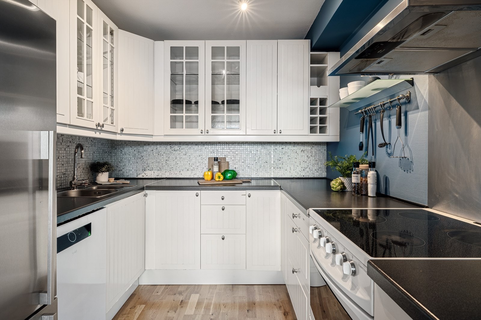 - Romslig separat IKEA kjøkken på 6,3 m² - Galleribilde