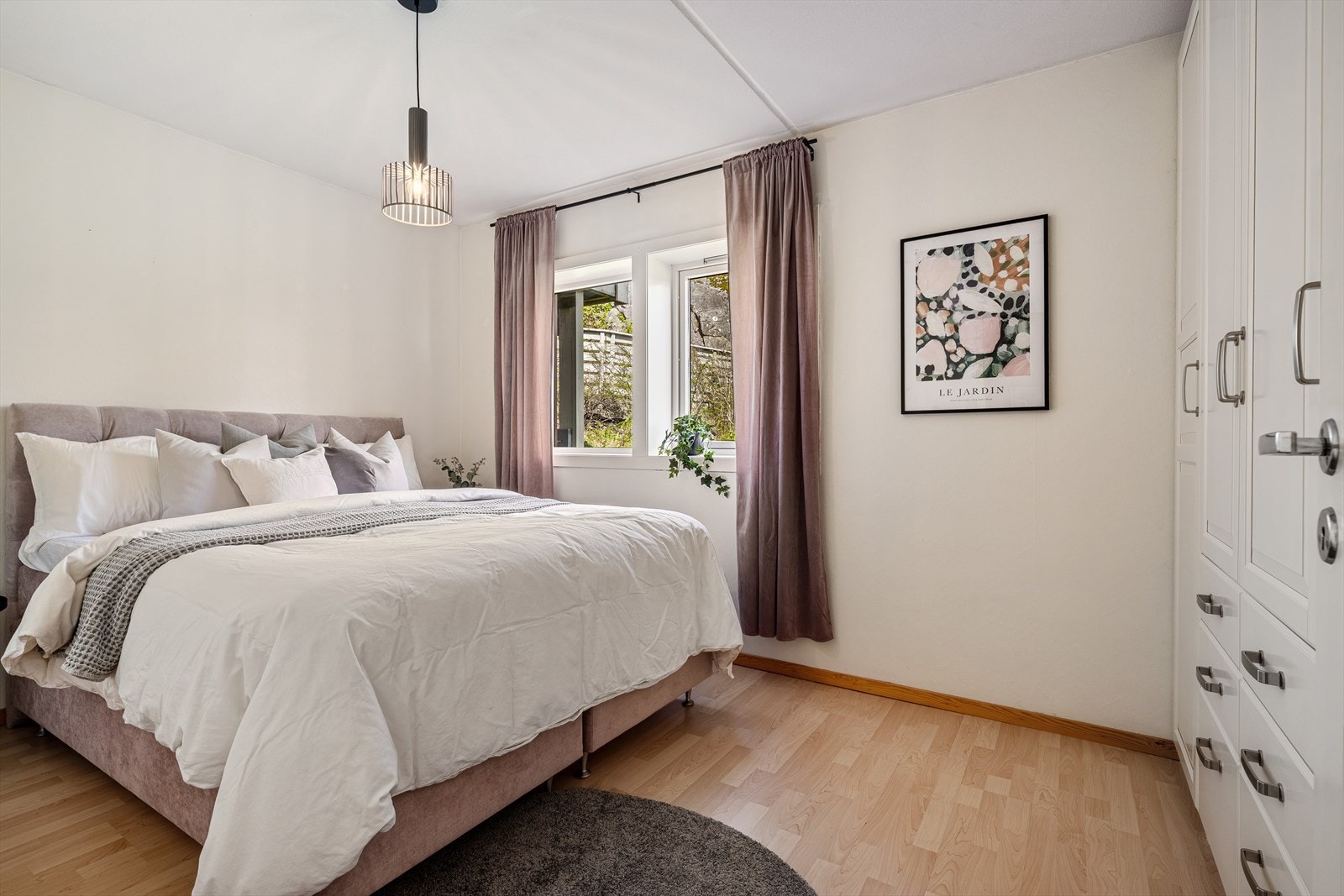 - Leiligheten har totalt to gode soverom - Galleribilde