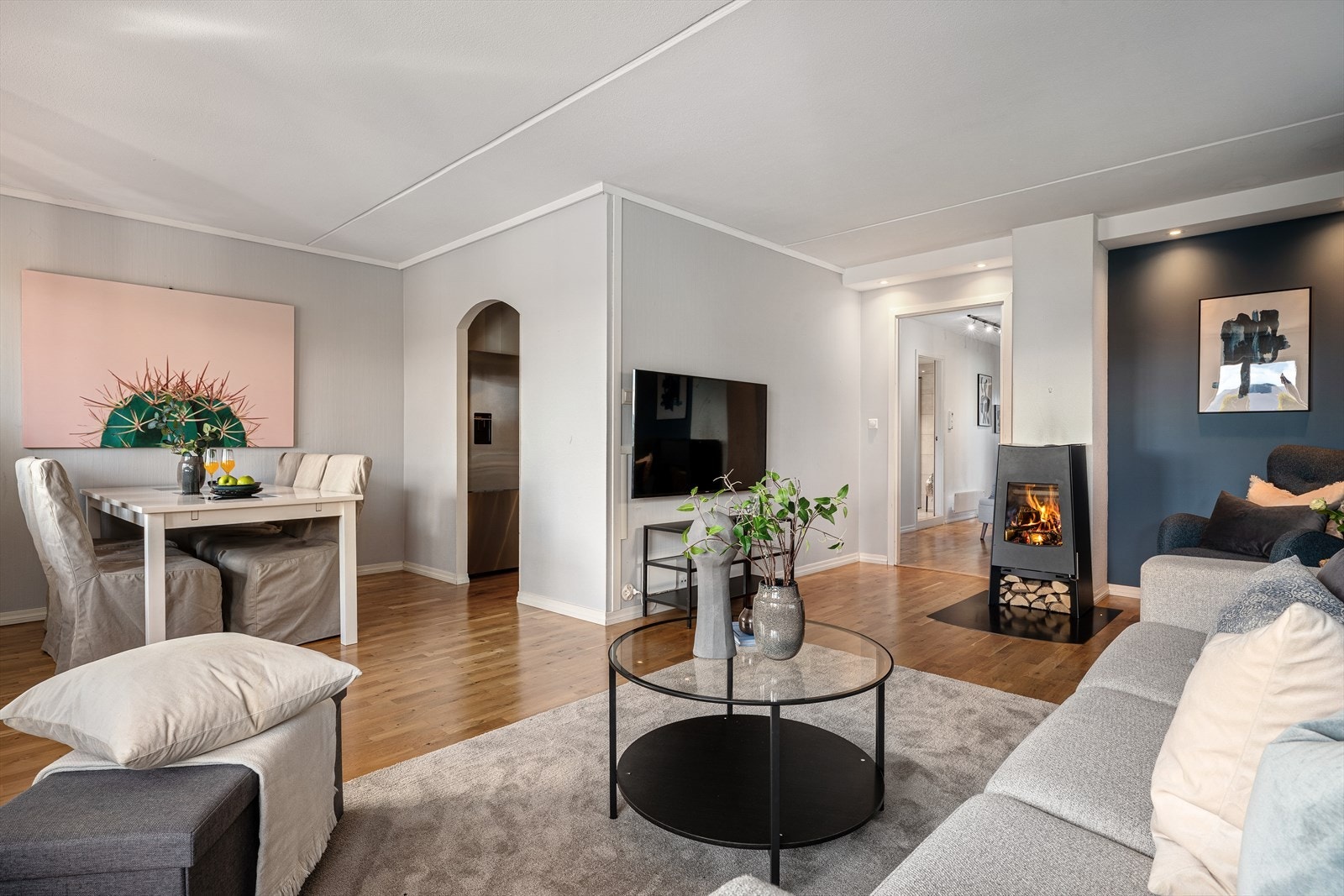 - Den romslige stuen gir deg friheten til å innrede og skape ditt eget drømmeområde - Galleribilde