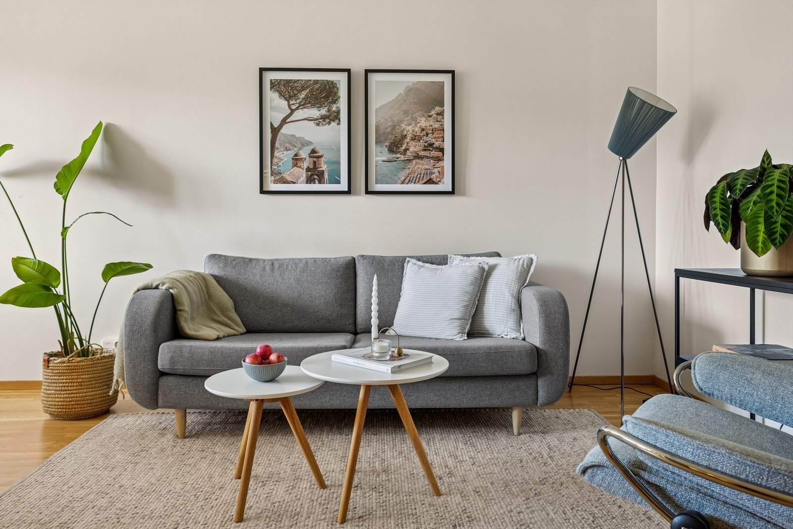 Det er god plass til sofagruppe og spisestue. Galleribilde