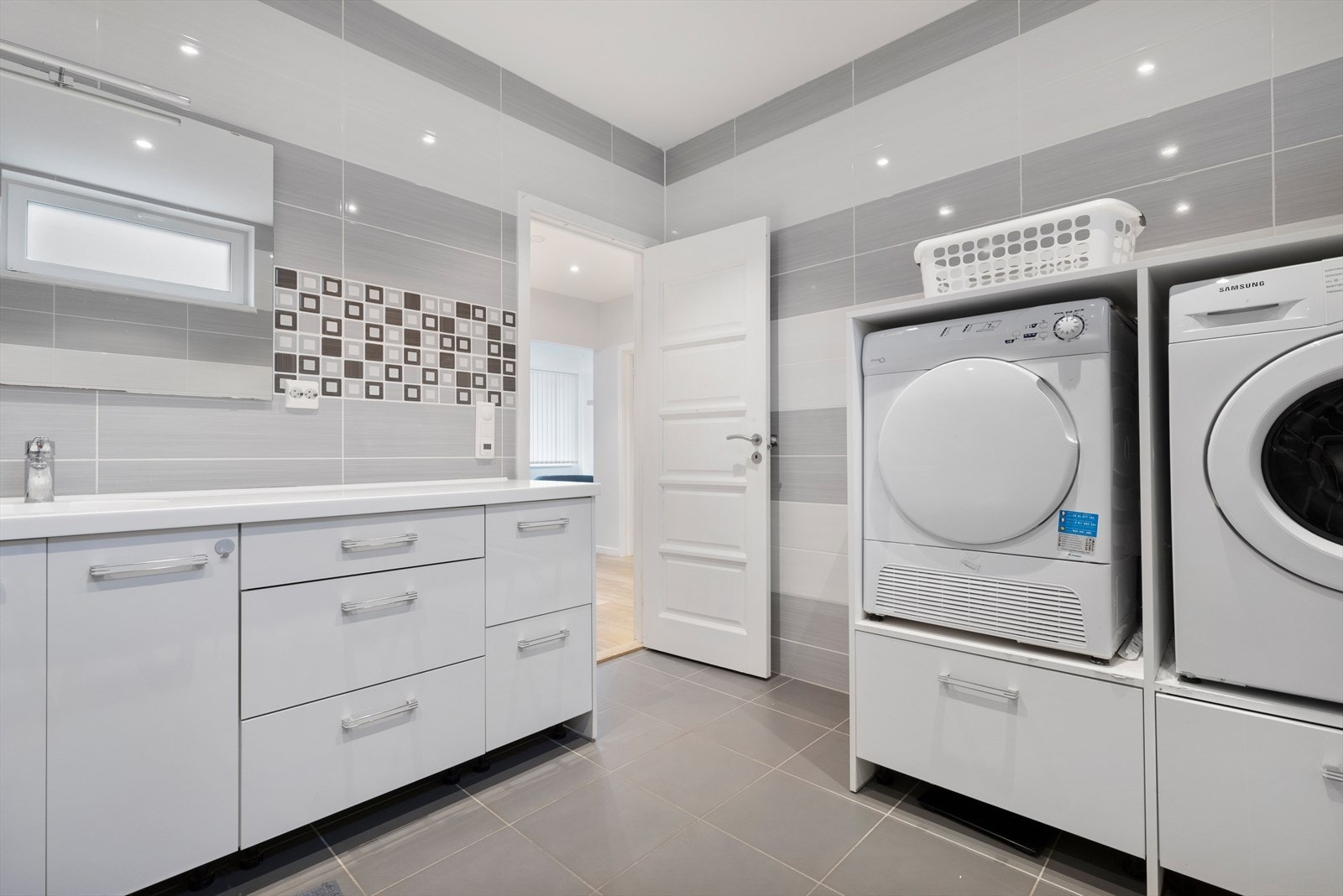 Kombinert baderom/vaskerom Galleribilde