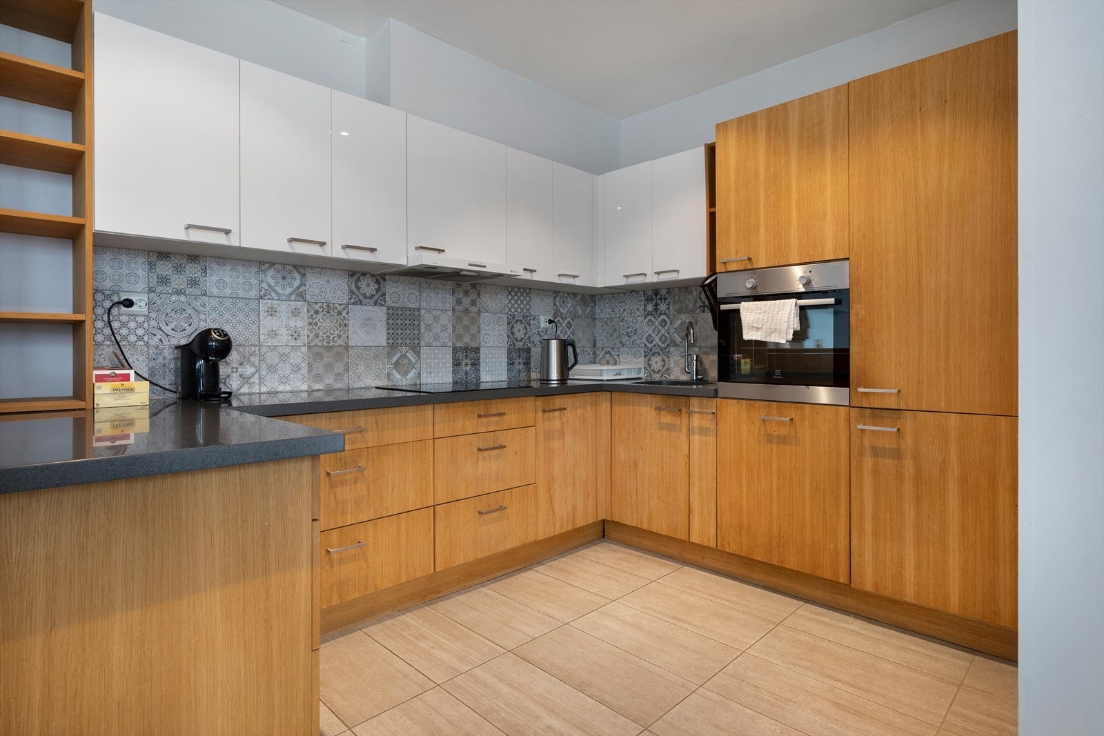 Kjøkken med integrerte hvitevarer Galleribilde