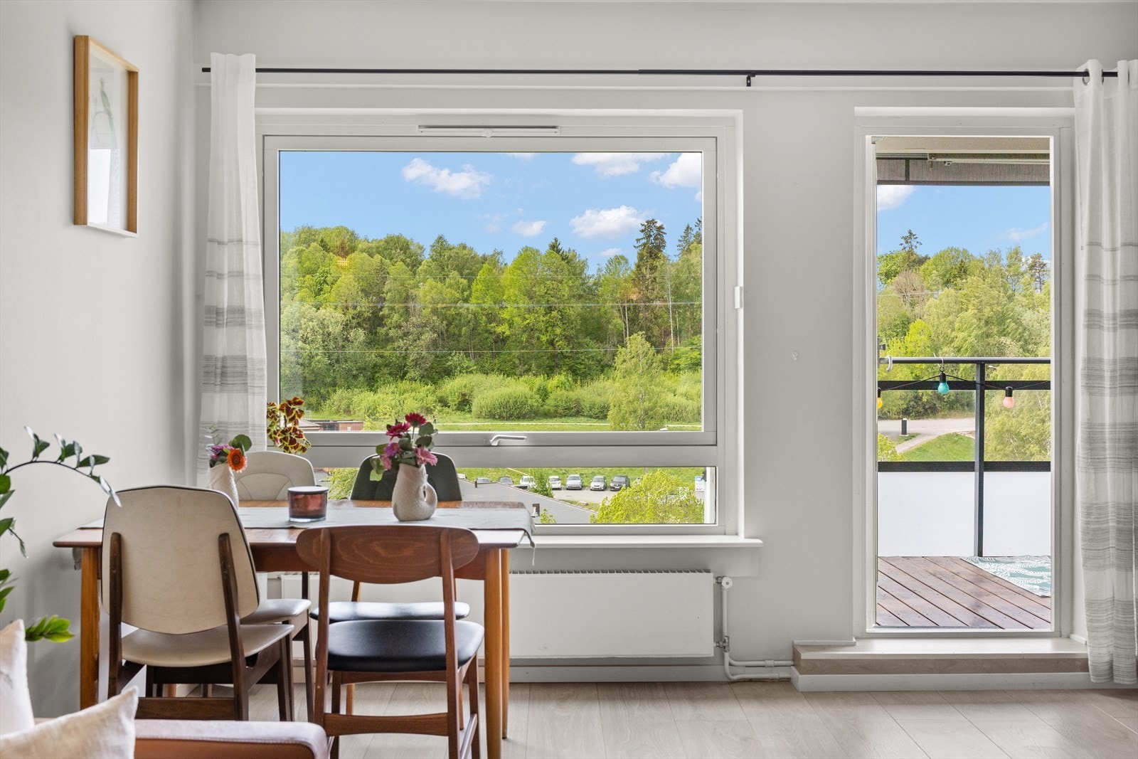 Det ble lagt nytt laminat gulv i stue, gang, kjøkken og soverom ved kjøkken i 2021 Galleribilde