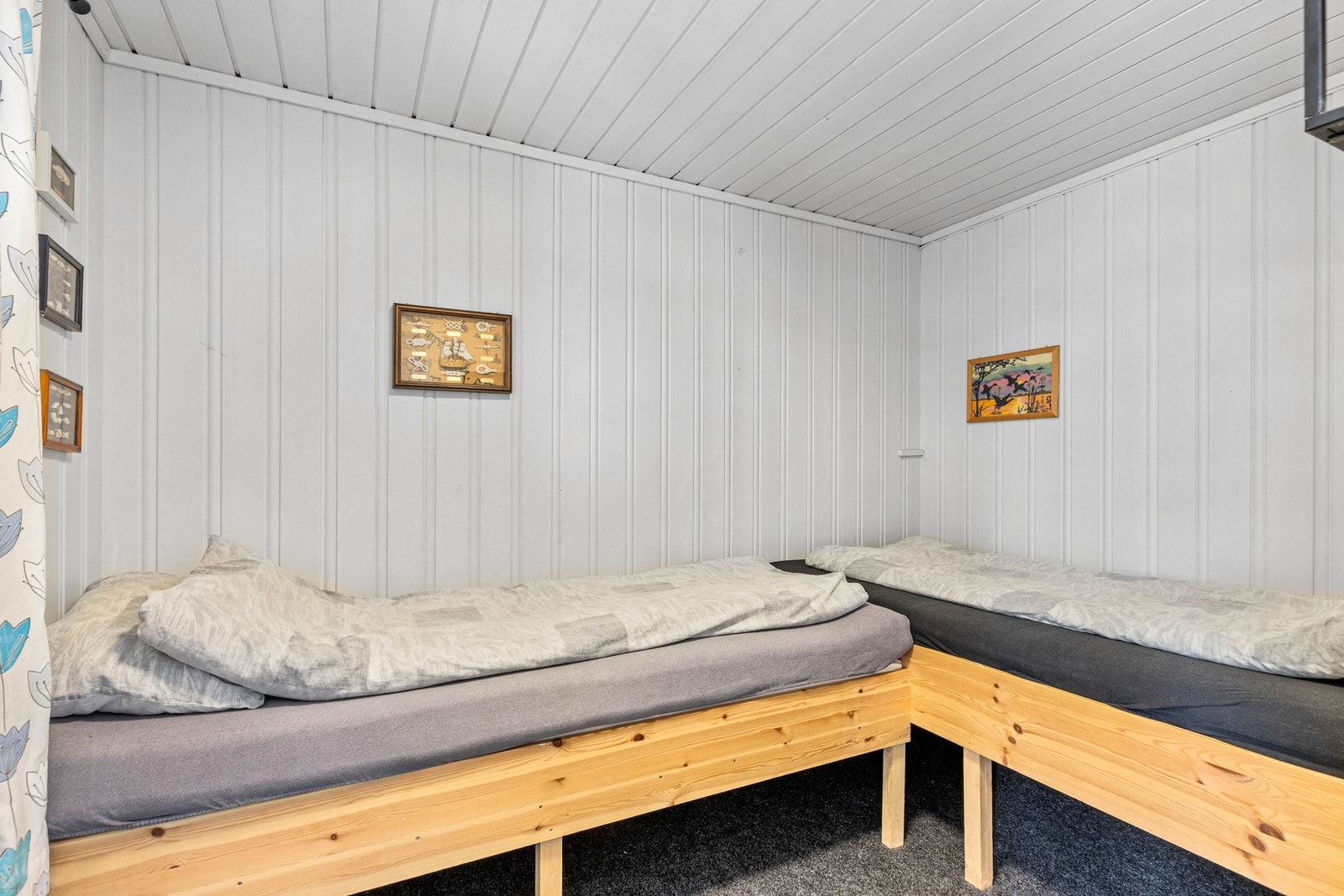 Soverom i hytta. Galleribilde