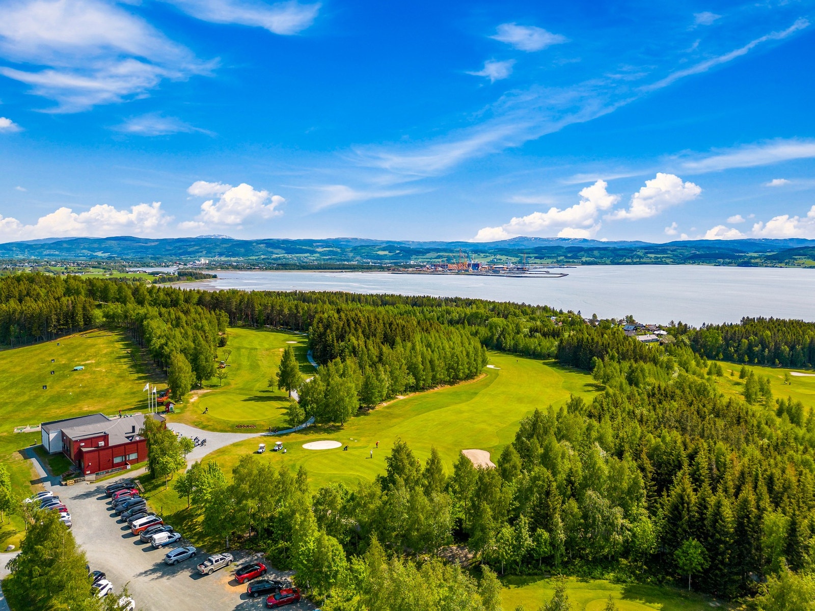 Ca 900 meter å gå til Stiklestad golfklubb. Galleribilde