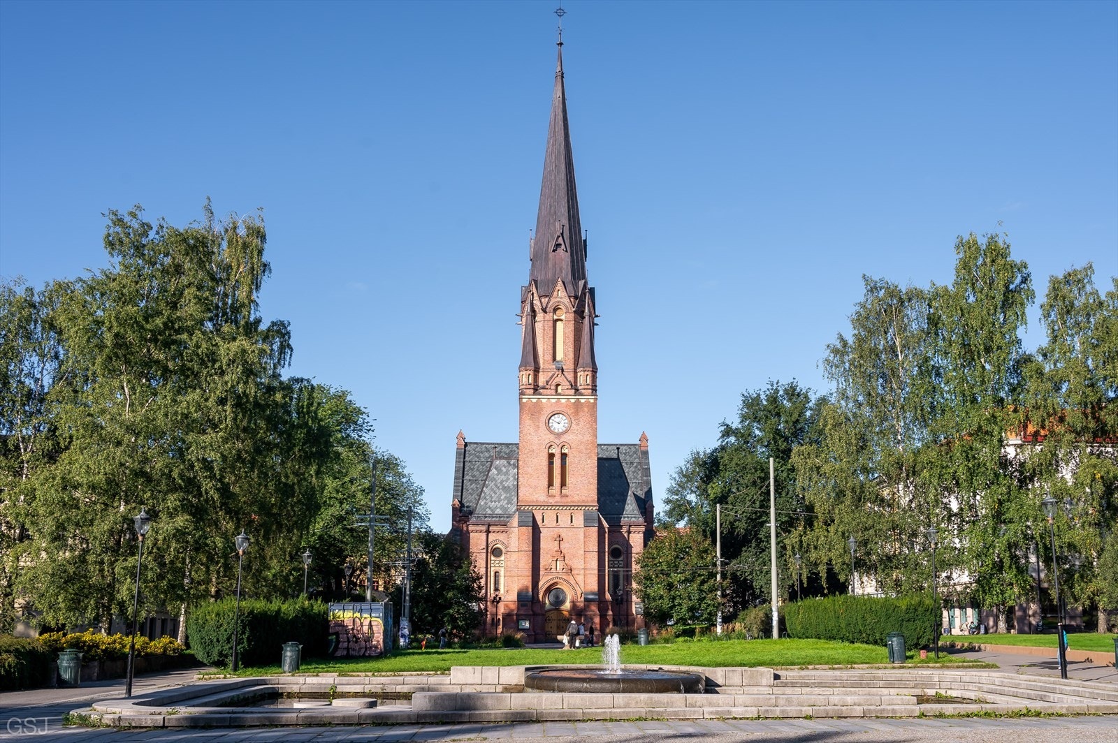 Paulus kirke og Paulus plass er en meget hyggelig liten park rett ved boligen. Galleribilde