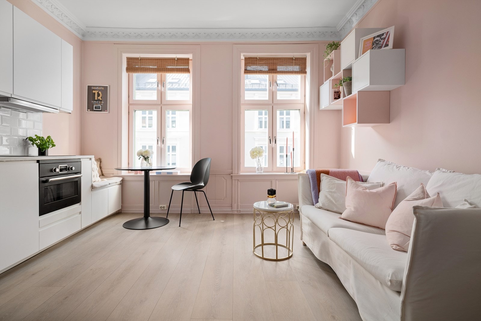 Boligen ble i 2023 oppusset med nytt kjøkken og elektrisk anlegg til dette, samt gulv, vegger og tak har fått en oppgradering. Galleribilde