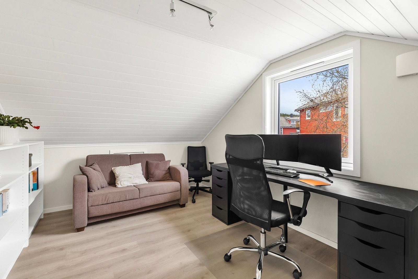 Kontor / soverom 4 på loft - rommet er ikke godkjent som soverom (se punkt ferdigattest i salgsoppgave) Galleribilde