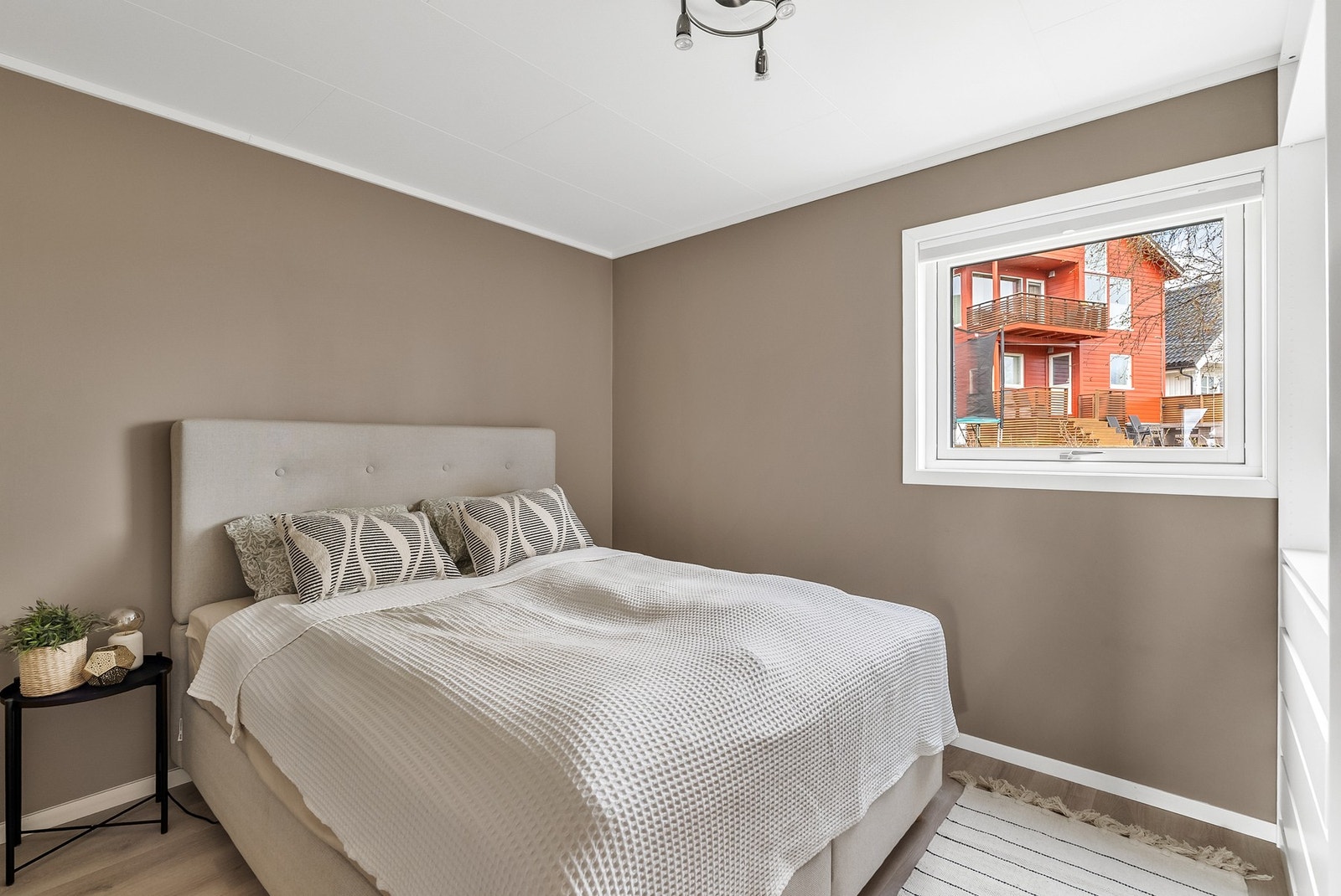 Soverom 3 ligger i 2. etasje og er av god størrelse - God plass for seng og garderobeskap Galleribilde