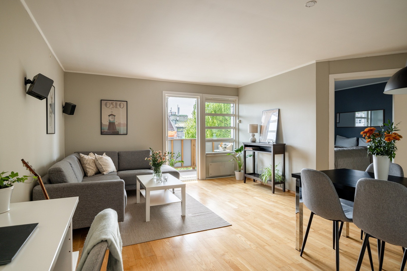 Planløsningen er optimalt med god romfølelse. Fra stuen kommer man ut til boligens balkong. Galleribilde