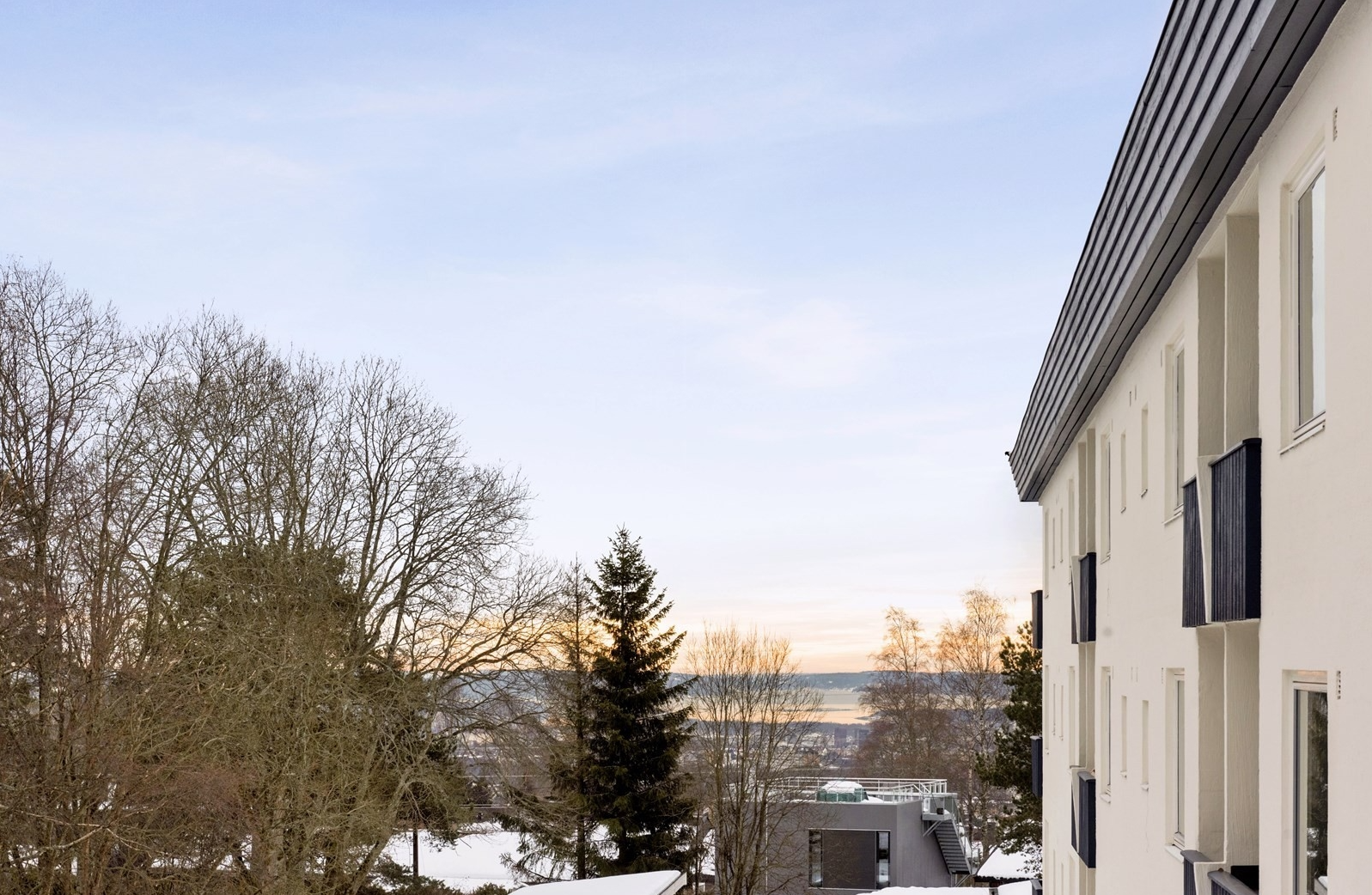 Fjordgløtt over Oslofjorden fra balkongen. Galleribilde