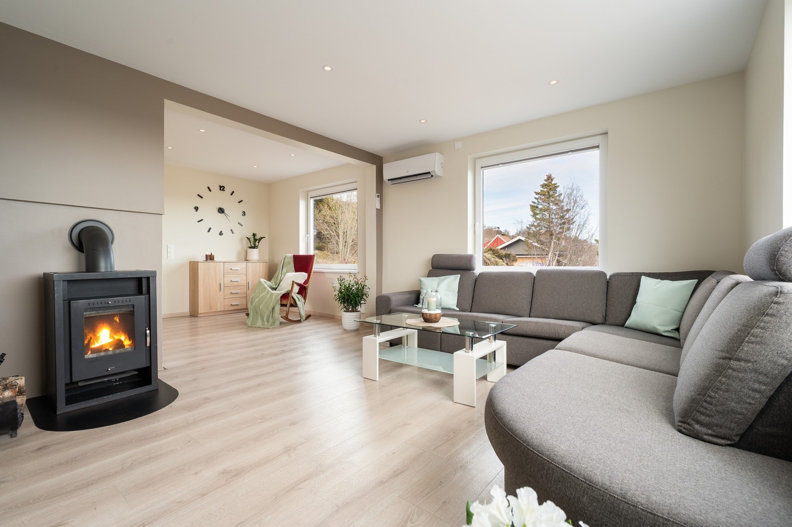 Det er oppvarming med både varmepumpe (2022) og ved Galleribilde