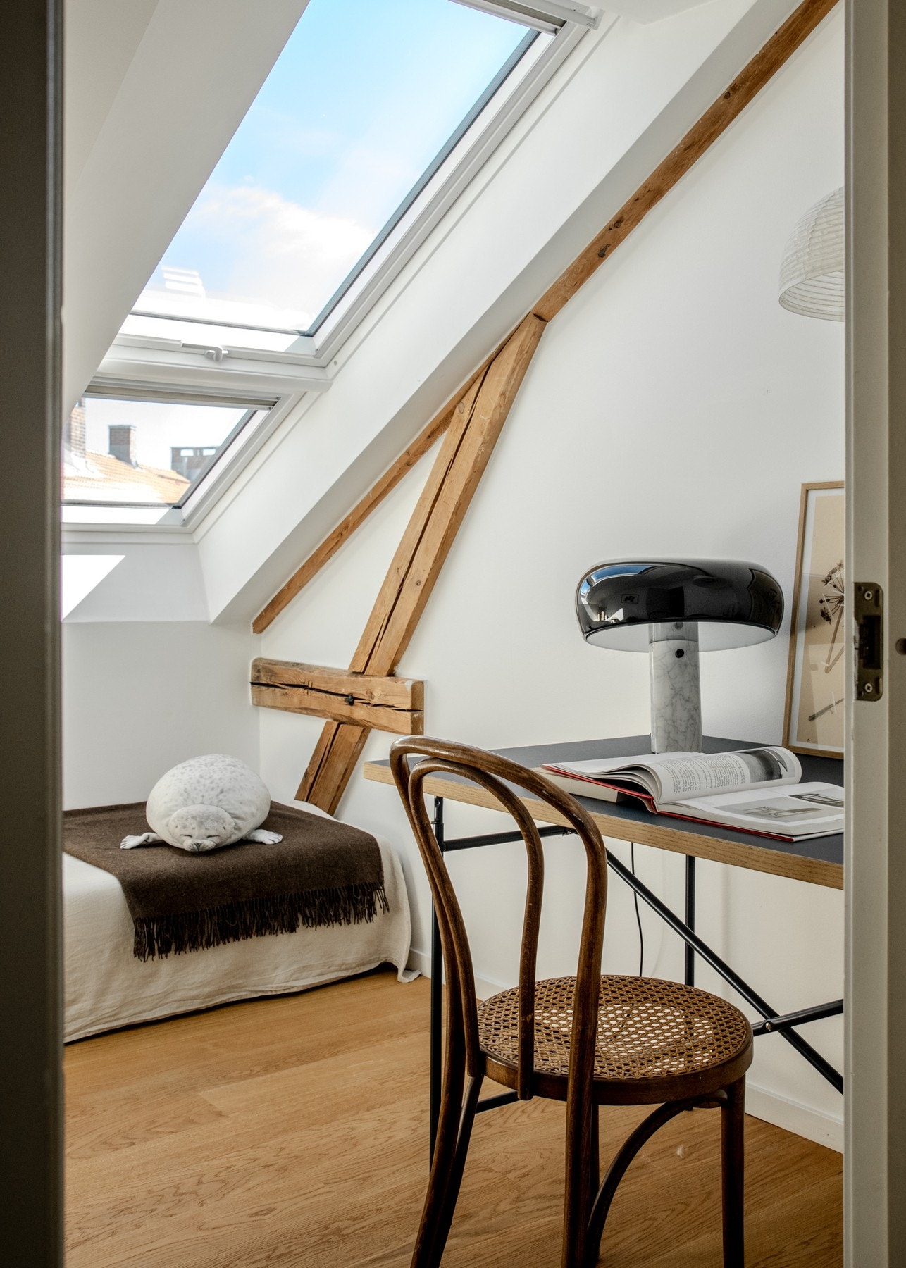 Soverom 2 er praktisk plassert i god avstand fra hovedsoverom. Galleribilde