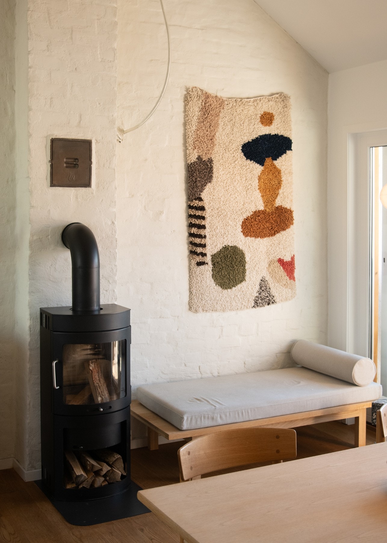 Moderne peisovnen som gir både hygge og effektiv oppvarming. Galleribilde