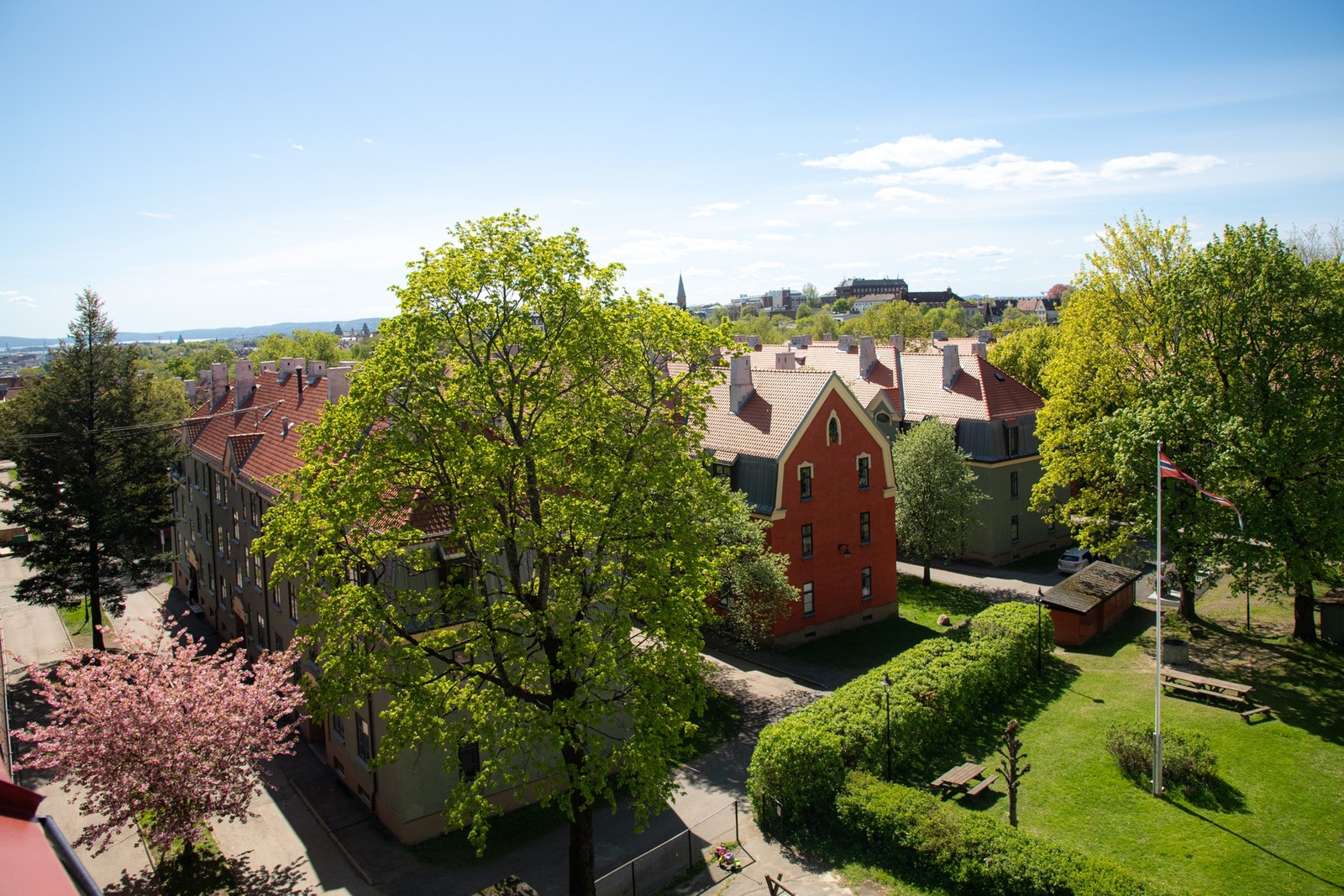 Fra privat takterrasse har du panorama utsikt over Oslo og sol helt frem til ca 21:30 på sommertid. Galleribilde