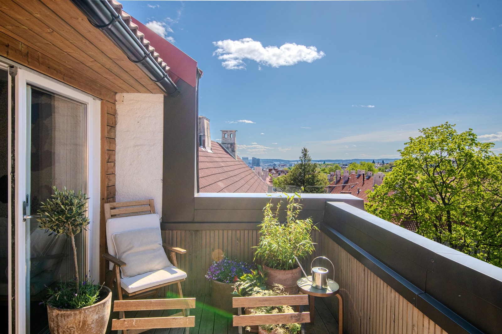 Utsikt og solforhold som bør oppleves fra denne sørvestvendte balkongen. Galleribilde