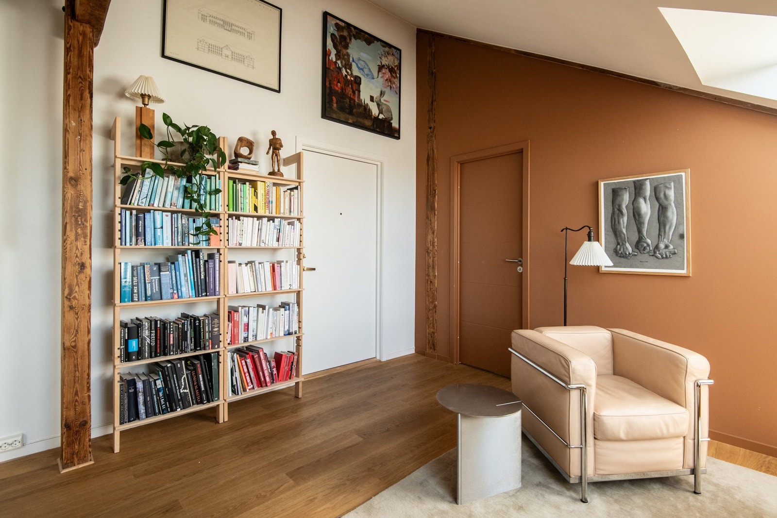 De moderne fargevalgene skaper en lun og innbydende stemning. Galleribilde