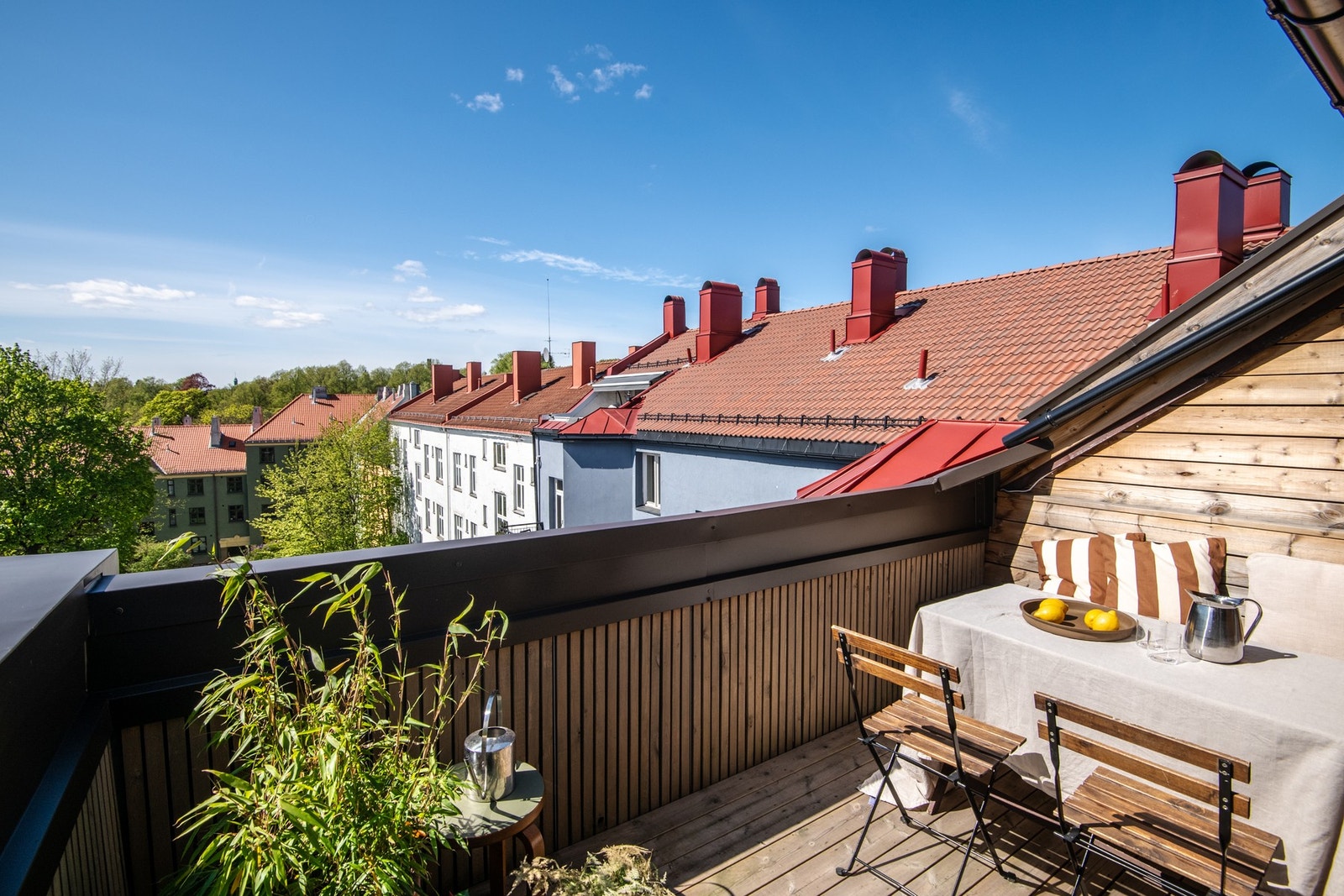 Boligen kan skilte med en unik, solrik og usjenert takterrasse på ca. 9m². Galleribilde