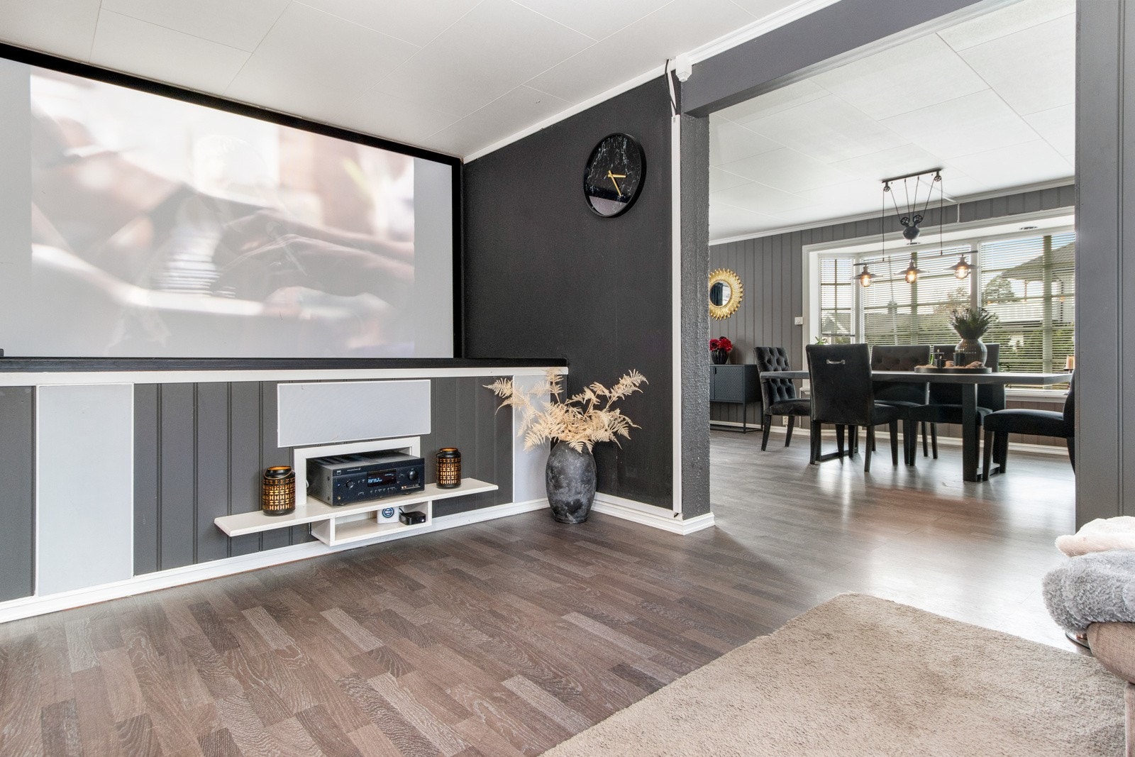 Her er det enkelt å innrede med sofaløsning og tilhørende møblement. Galleribilde