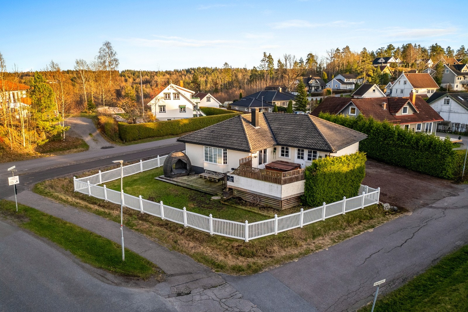 Området er svært familievennlig med kort vei til både skoler, barnehager og gode servicetilbud. Galleribilde