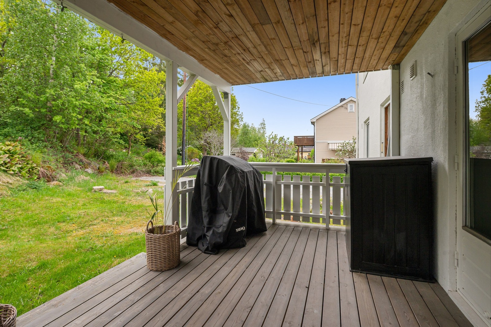 Veranda til leiligheten i 1. etasje. Galleribilde