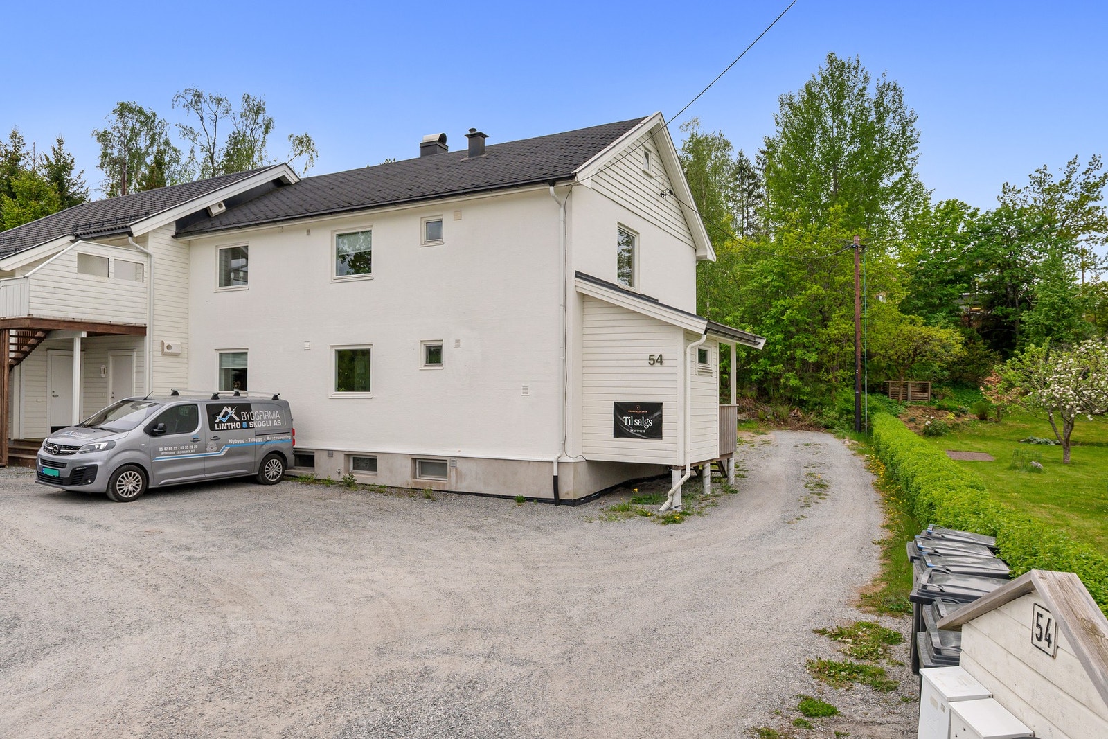 Boligen ligger fint til på Hov/Rishaughøgda med kort gangavstand til skoler, barnehage og fine turområder. Galleribilde