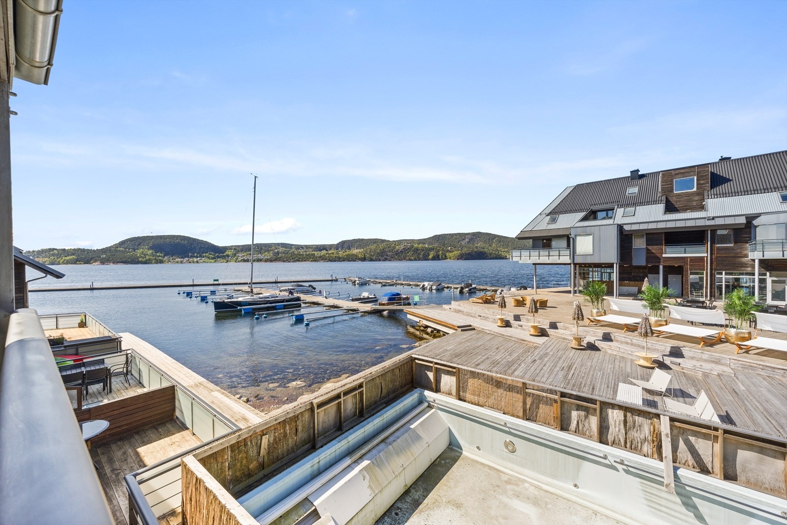 Utsikt fra verandaen. Galleribilde