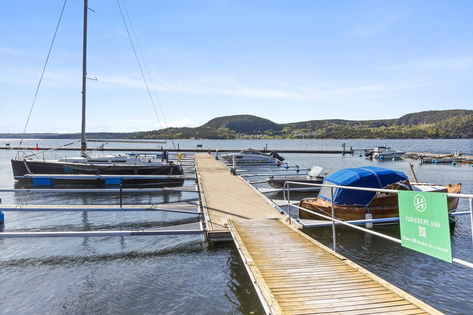Holmsbu Marina med båtplasser fra 2,5 meter - 45 m longside. (Leie av plasser etter egne regler) Galleribilde