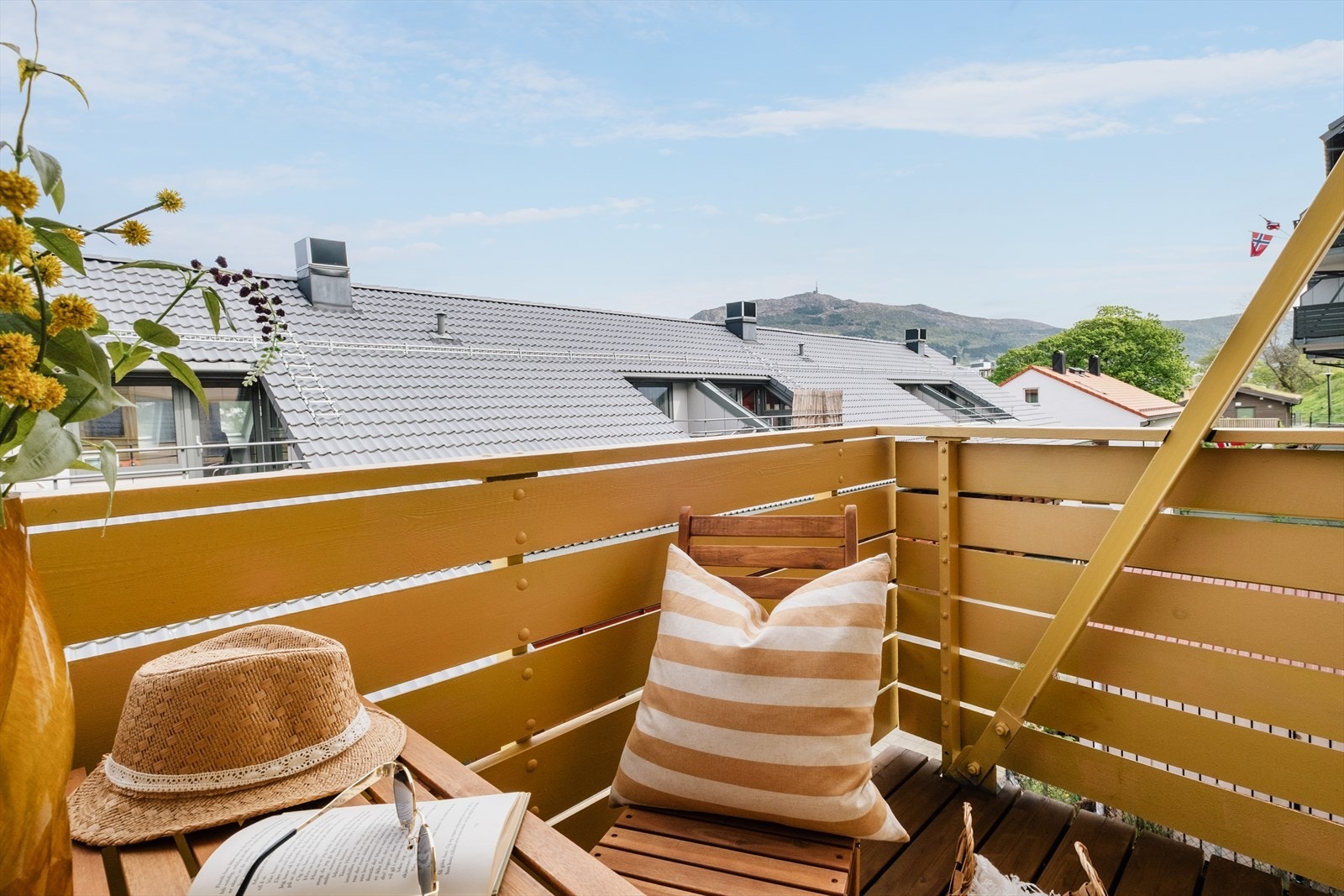 W Eiendomsmegling Bergen ved Stian Sletten har gleden av å presentere Lotheveien 7! Galleribilde