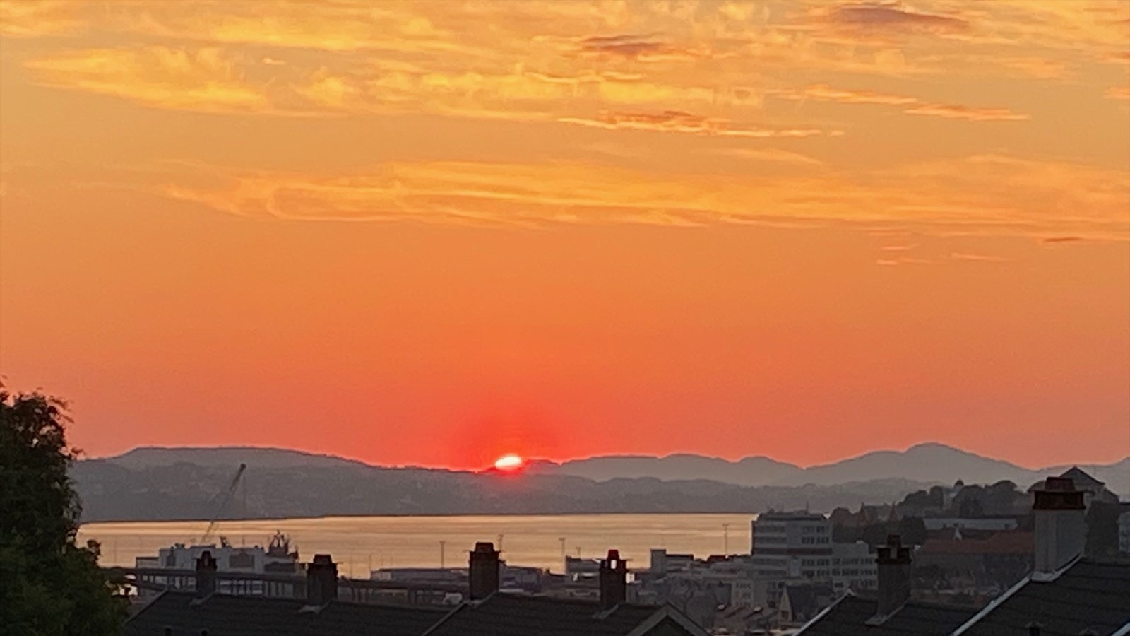 - Nyt nydelige solnedganger fra egen terrasse - Galleribilde